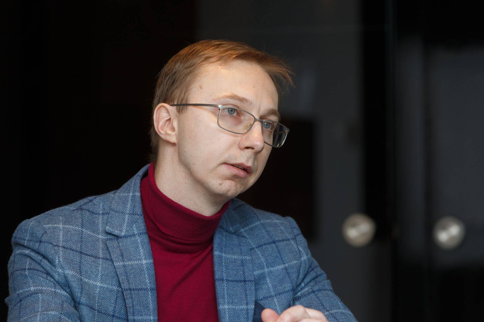 Руководитель металлообрабатывающего производства Metaprint и председатель совета Союза печатной и упаковочной промышленности Мартти Лемендик считает, что бесплатное высшее образование держит в университетах студентов, от которых было бы больше пользы в профессиональных училищах.