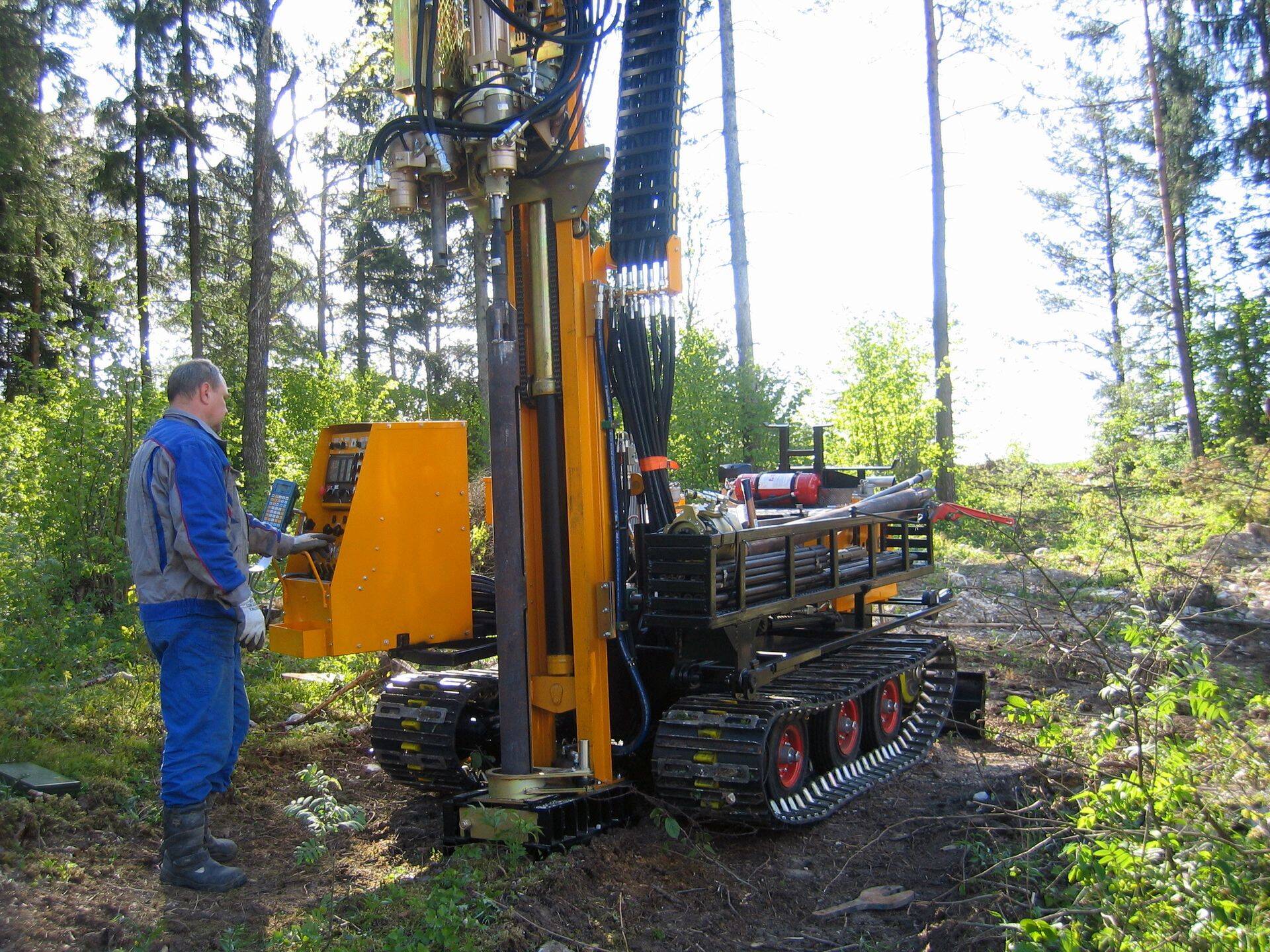 Geotehniliste uuringute juures kasutab Reaalprojekt OÜ tehnika viimast sõna – puurmasinaid Geomachine GM 65 GT ja GM100GT