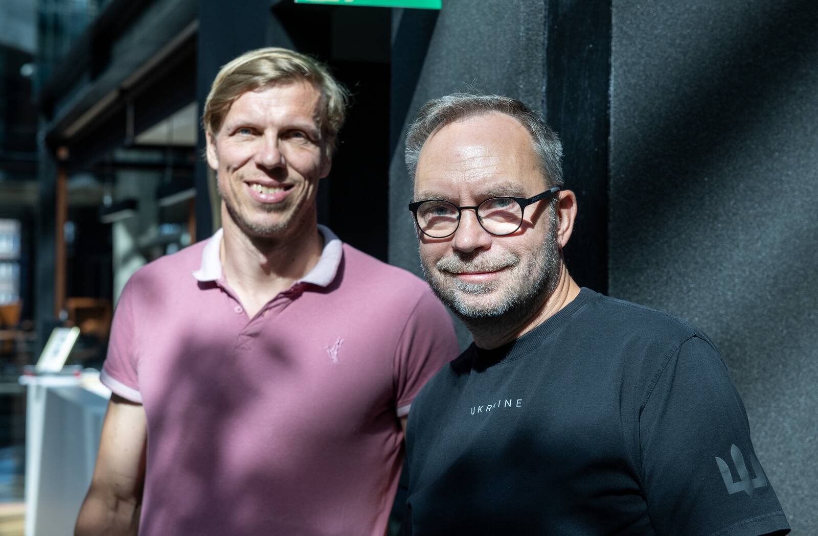 Riskikapitalifondi Specialist VC asutajapartner Gerri Kodres (vasakul) ja Asutajate Seltsi president Allan Martinson.