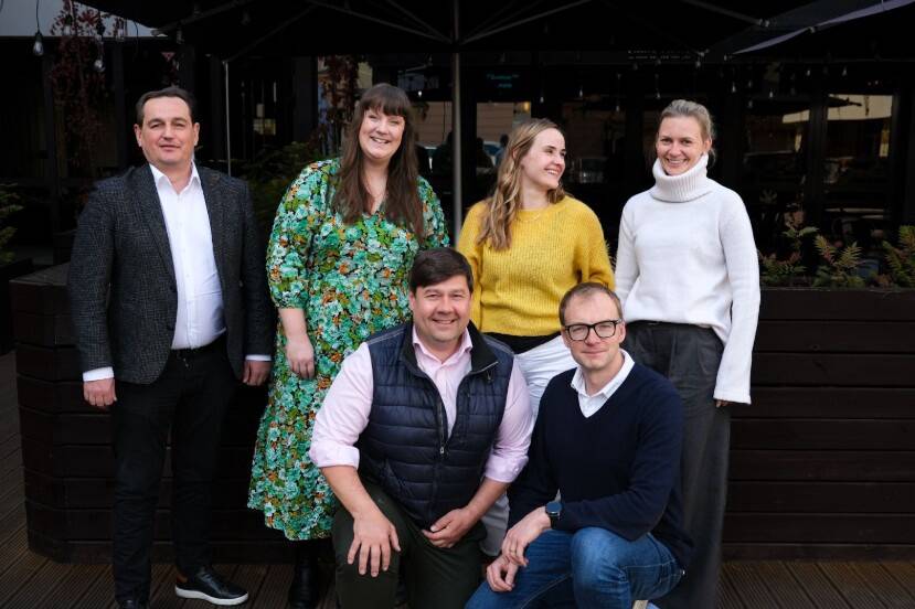 Iron Wolf Capitali tiim, tagumises reas vasakult Zygimantas Susnys, Kadi-Ingrid Lilles, Juste Damulyte-Brookes ja Vanda Alwast, esimeses reas Kasparas Jurgelionis ja Viktoras Jucikas.