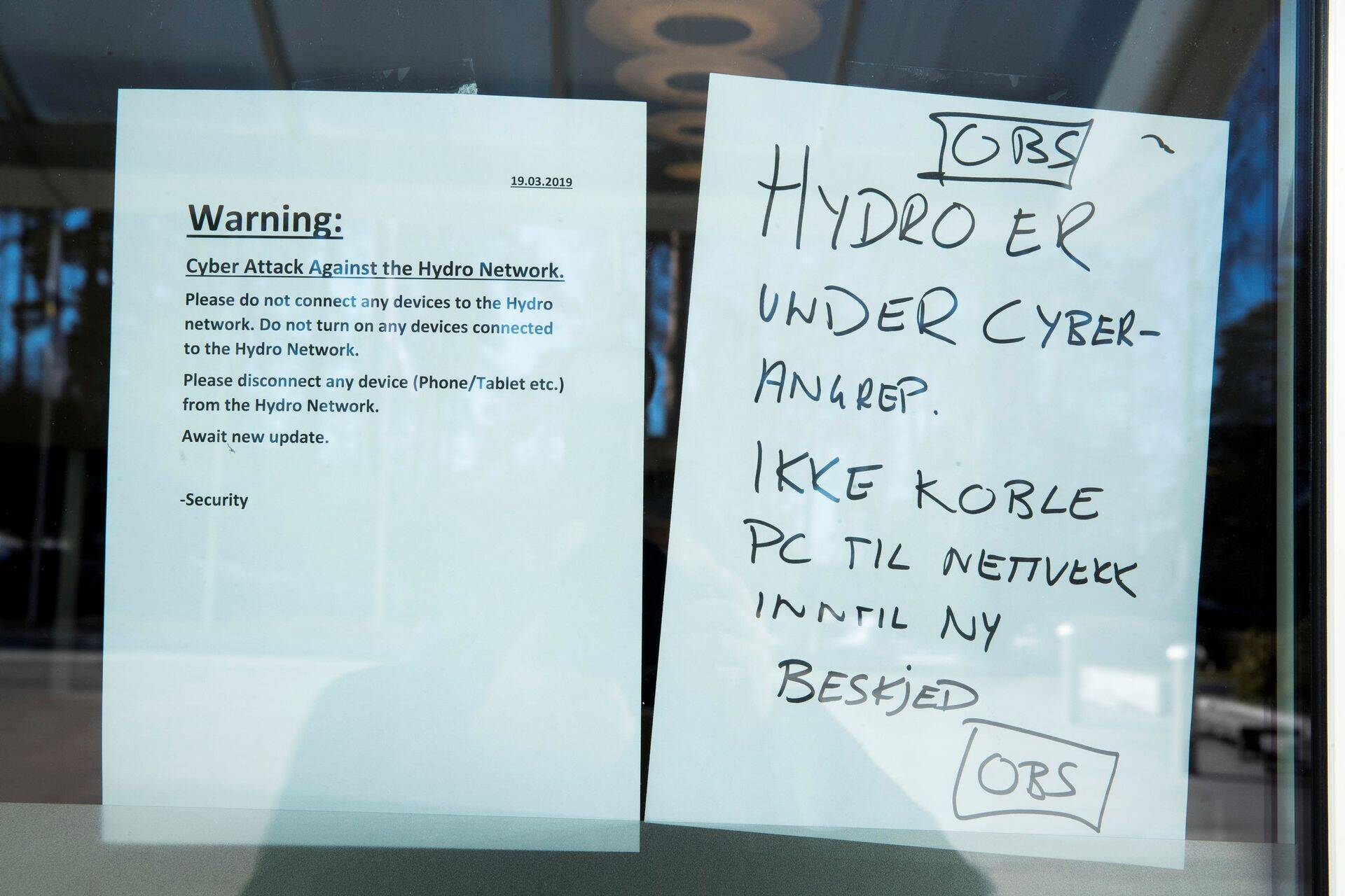 Norra alumiiniumitootja Norsk Hydro sattus küberrünnaku ohvriks mullu kevadel. Silt firma peakontori uksel hoiatab nende võrku sisenemast.