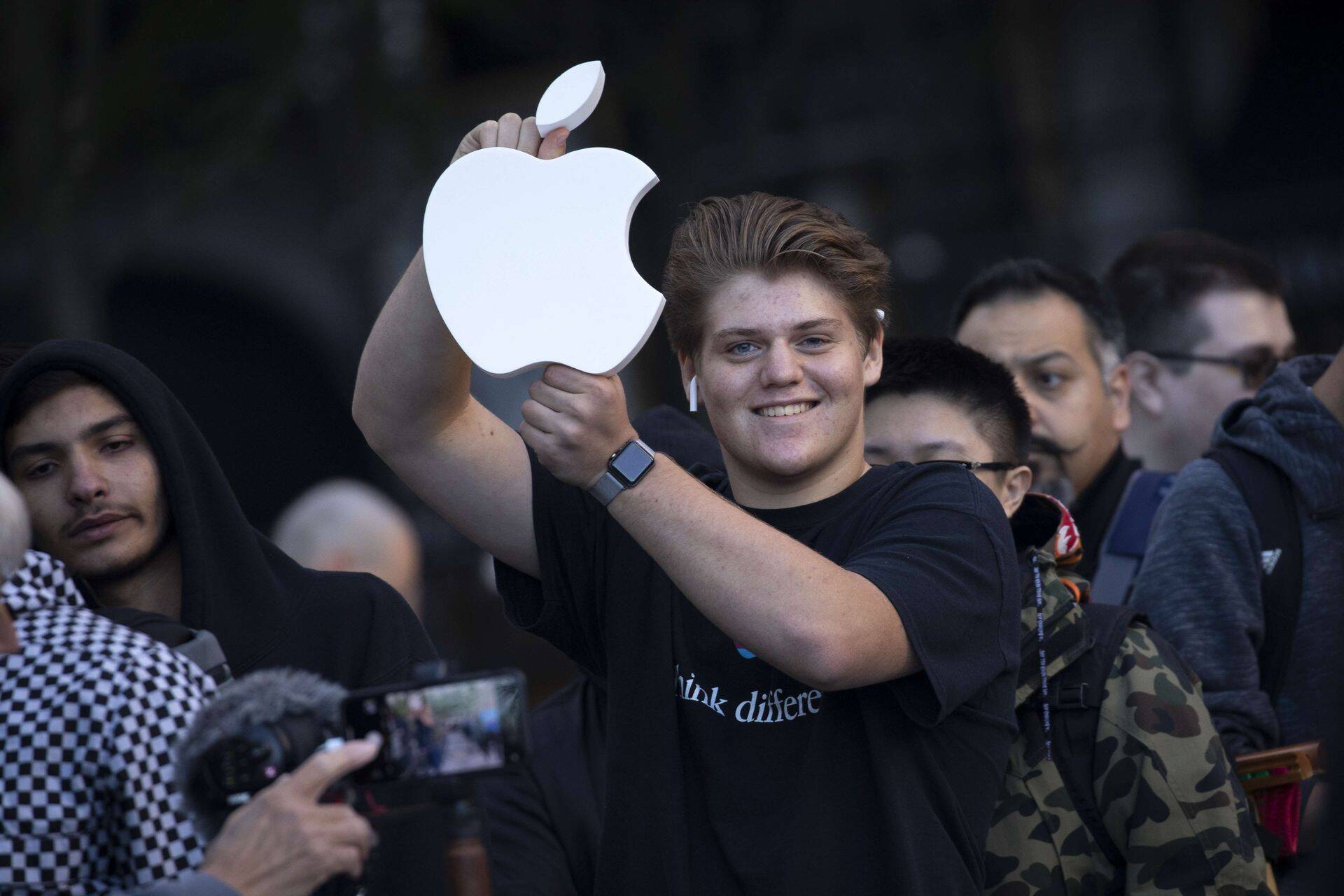 Российские непрофессиональные инвесторы смогут вкладывать в иностранные акции и другие рискованные активы не более 50 тыс. рублей в год.