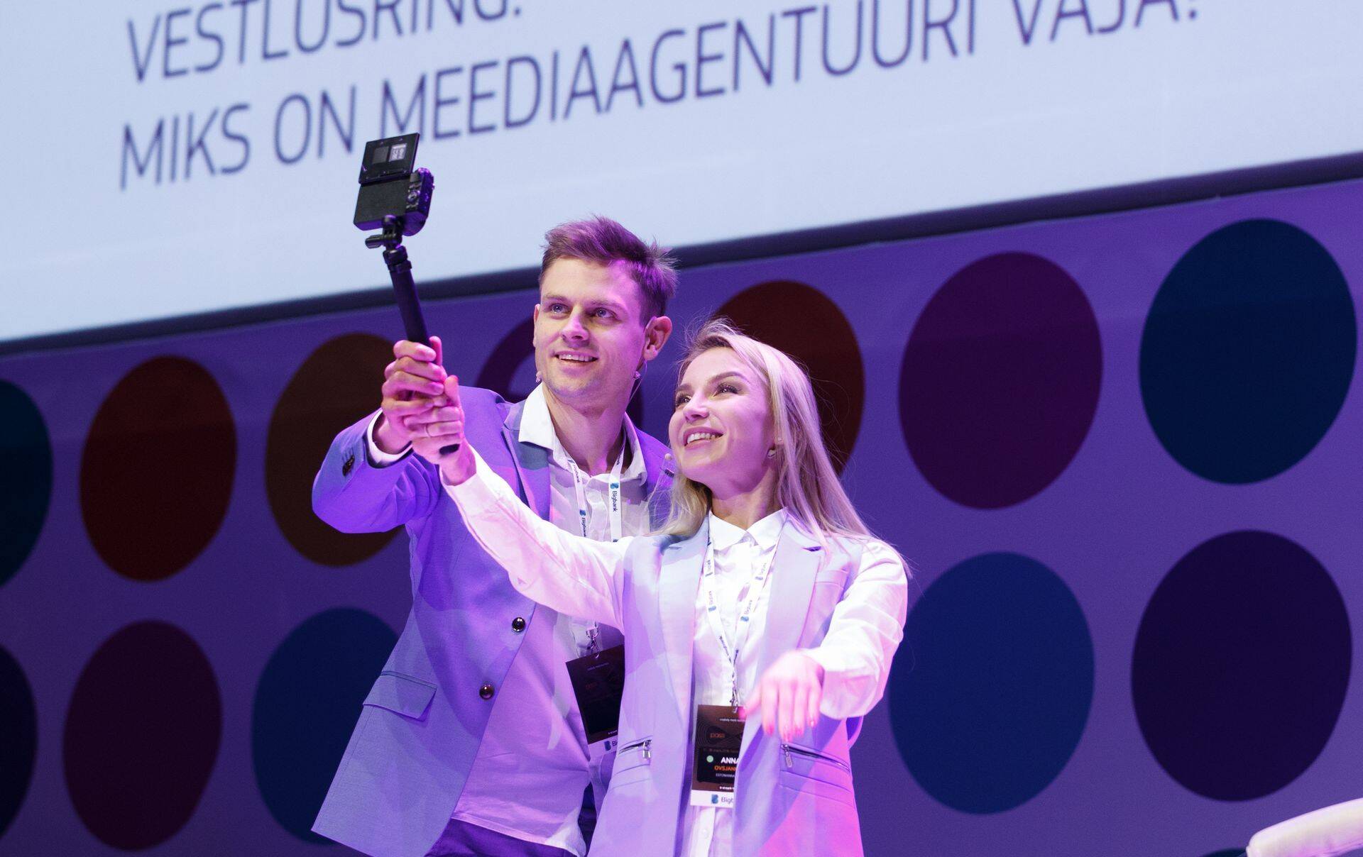Anton Ovsjankin ja Anna Ovsjankina on Eesti kõige vaadatumate videoblogide loojad.