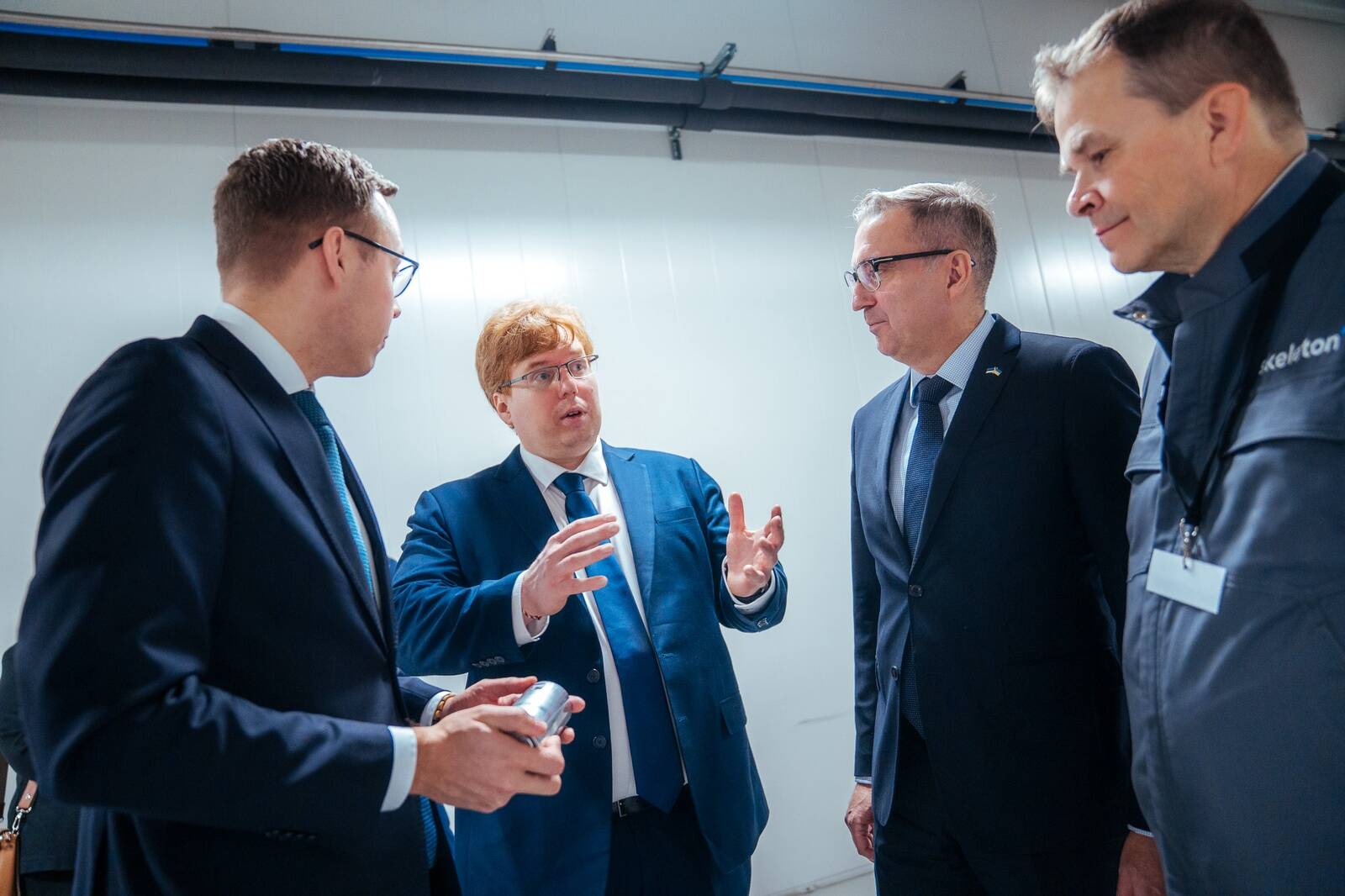 Skeletoni Soome tehase avamisel oli kohal ka minister Andres Sutt.