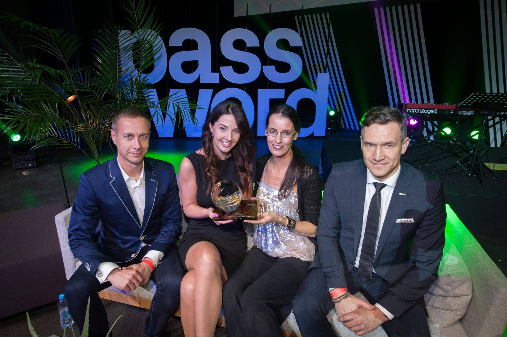 Grand prix läks Coop Panga lansseerijatele, kuhu kuulusid Coop Panga turundusjuht Tiina Tali, loovagentuur Optimist, PR agentuur Agenda PR ja meediaagentuur Initiative. Coop Panga puhul ühendati pangandus ja kaubandus, millest tekkis Eesti pangandussektori suurim teenindusvõrk ja pangateenused said hästi kättesaadavaks ka maapiirkondades. Idee oli näidata, et Coop Pank toob pangateenused igasse Eestimaa nurka. Lansseerimiskampaania keskmes olnud Rahnu saar sümboliseerib, et Eestis on igal pool hea elada, kui sinna on tekkinud oma pank.