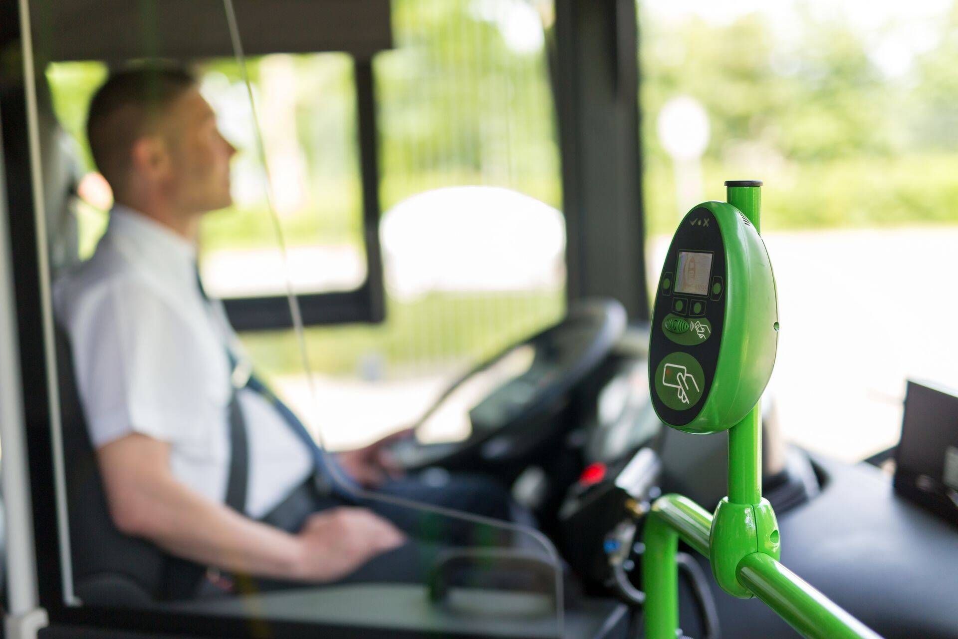 Tööandja ei peaks minema maale töötaja juurde, vaid tooma töötaja Tallinnasse, pakub SEB majandusanalüütik Mihkel Nestor välja.