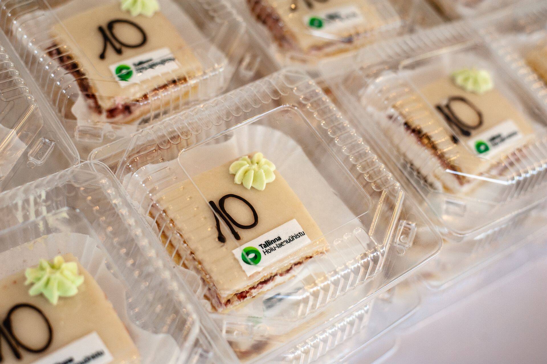 Tallinna Hoiu-laenuühistu tähistas oma 10 aastat tegutsemist meeleoluka kontserdiga Tallinna Lauluväljakul