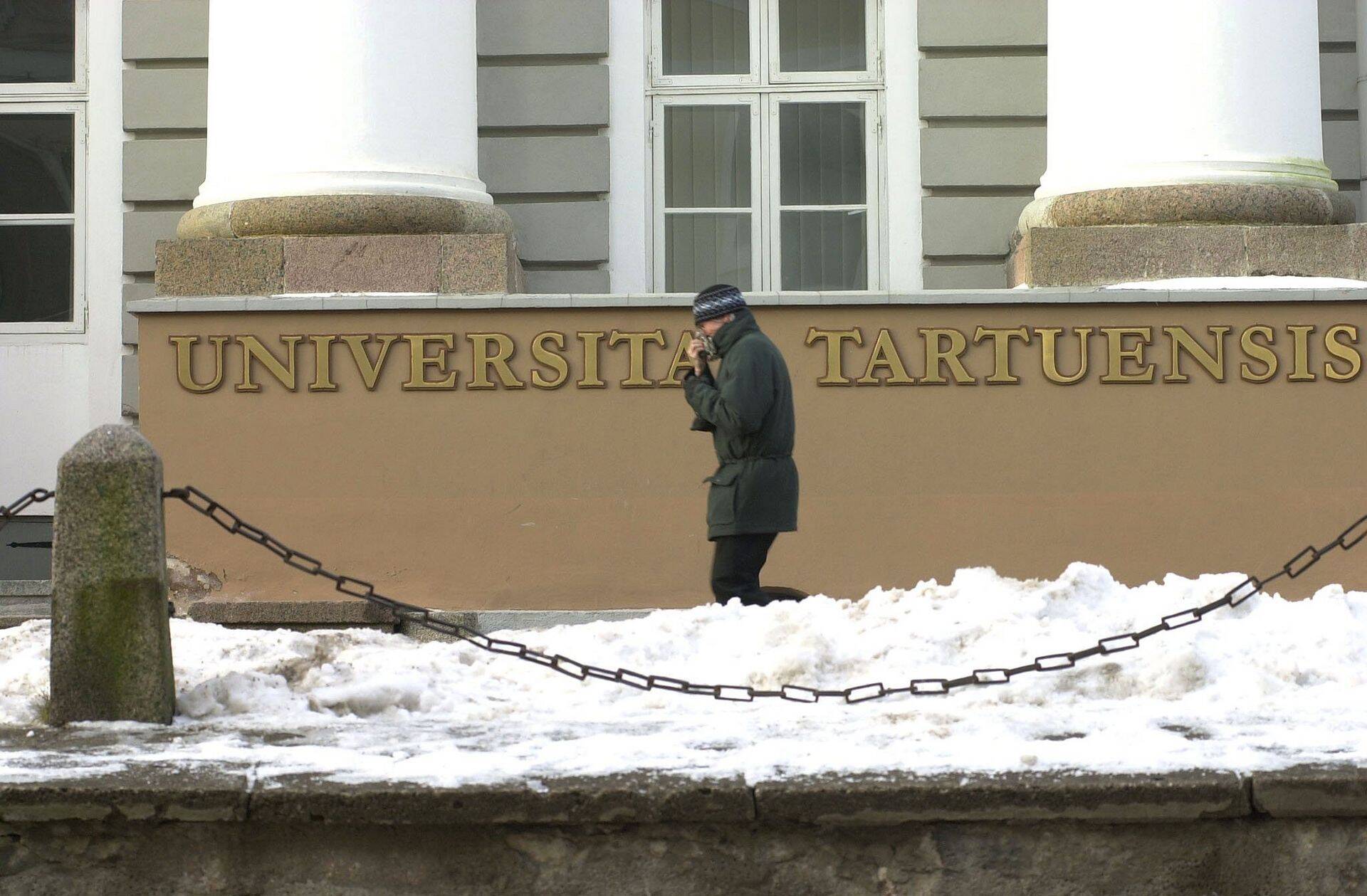 Tartu Ülikoolis käib vaidlus selle üle, kes peaks summa, mis lisanduva käibemaksuga ulatub poole miljoni euroni, enda kanda võtma.