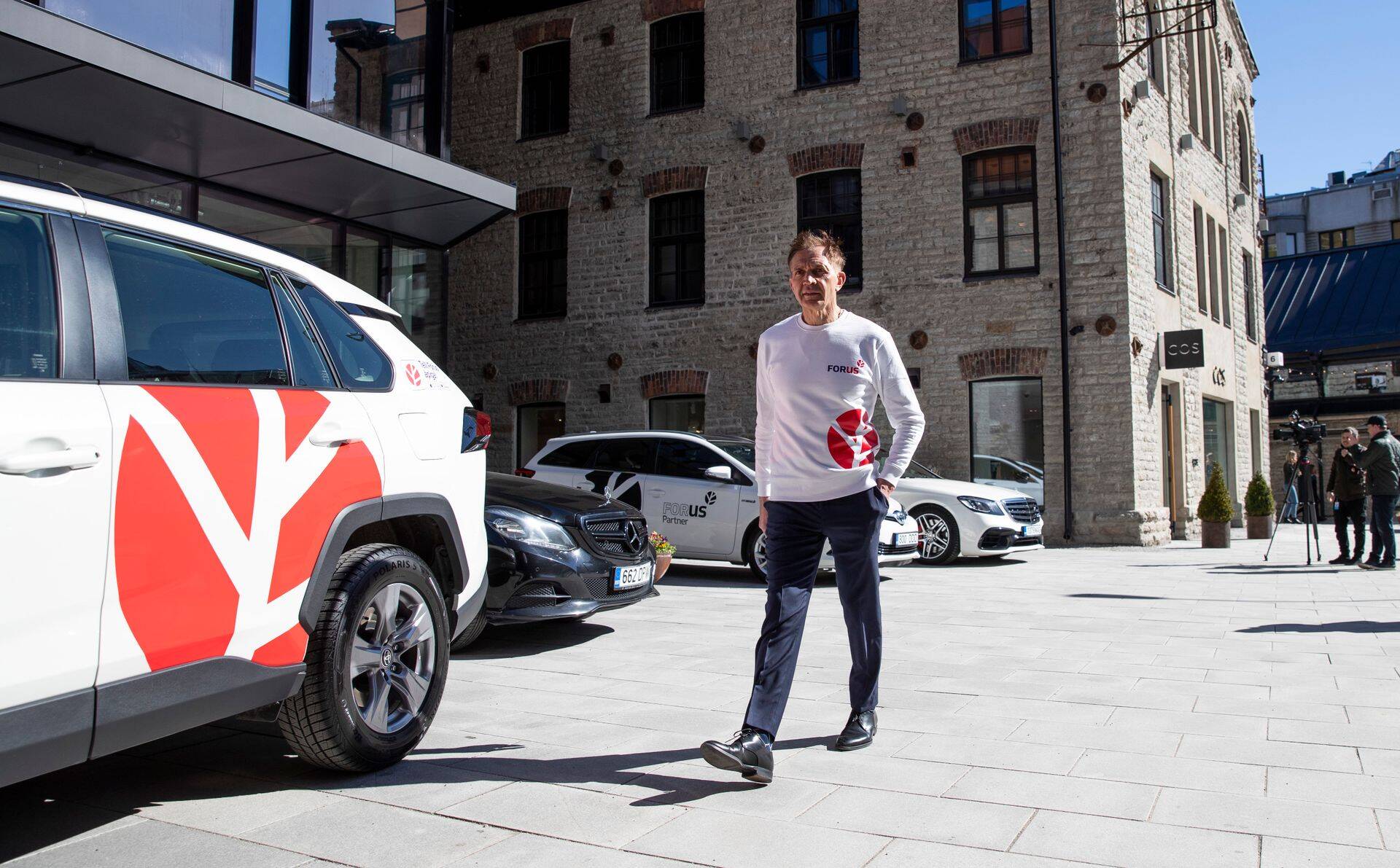 Urmas Sõõrumaale kuuluv Forus hakkas nüüd ka pakke kohale toimetama.