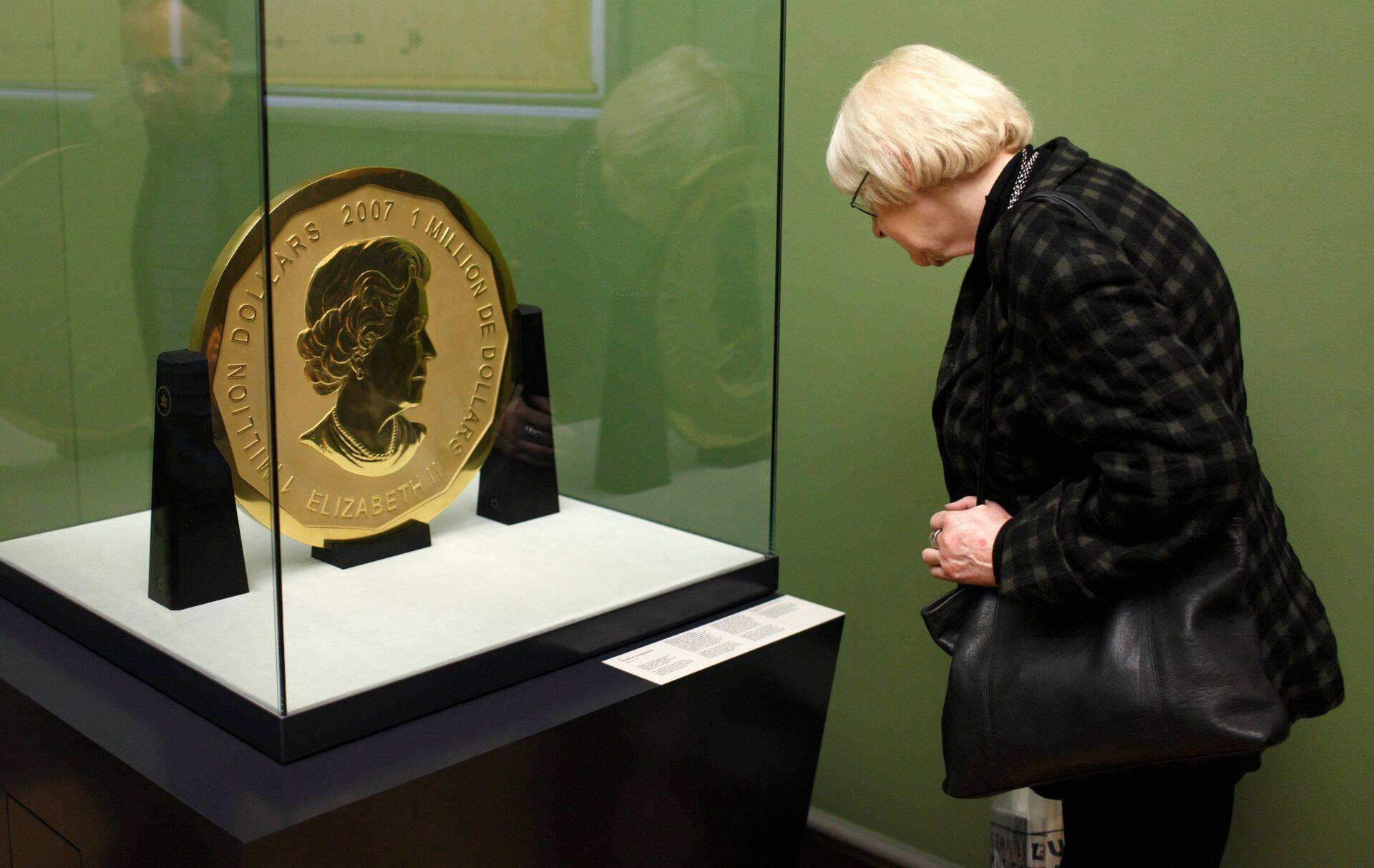 „Big Maple Leaf“ kuldmünt Berliini muuseumis näitusel.