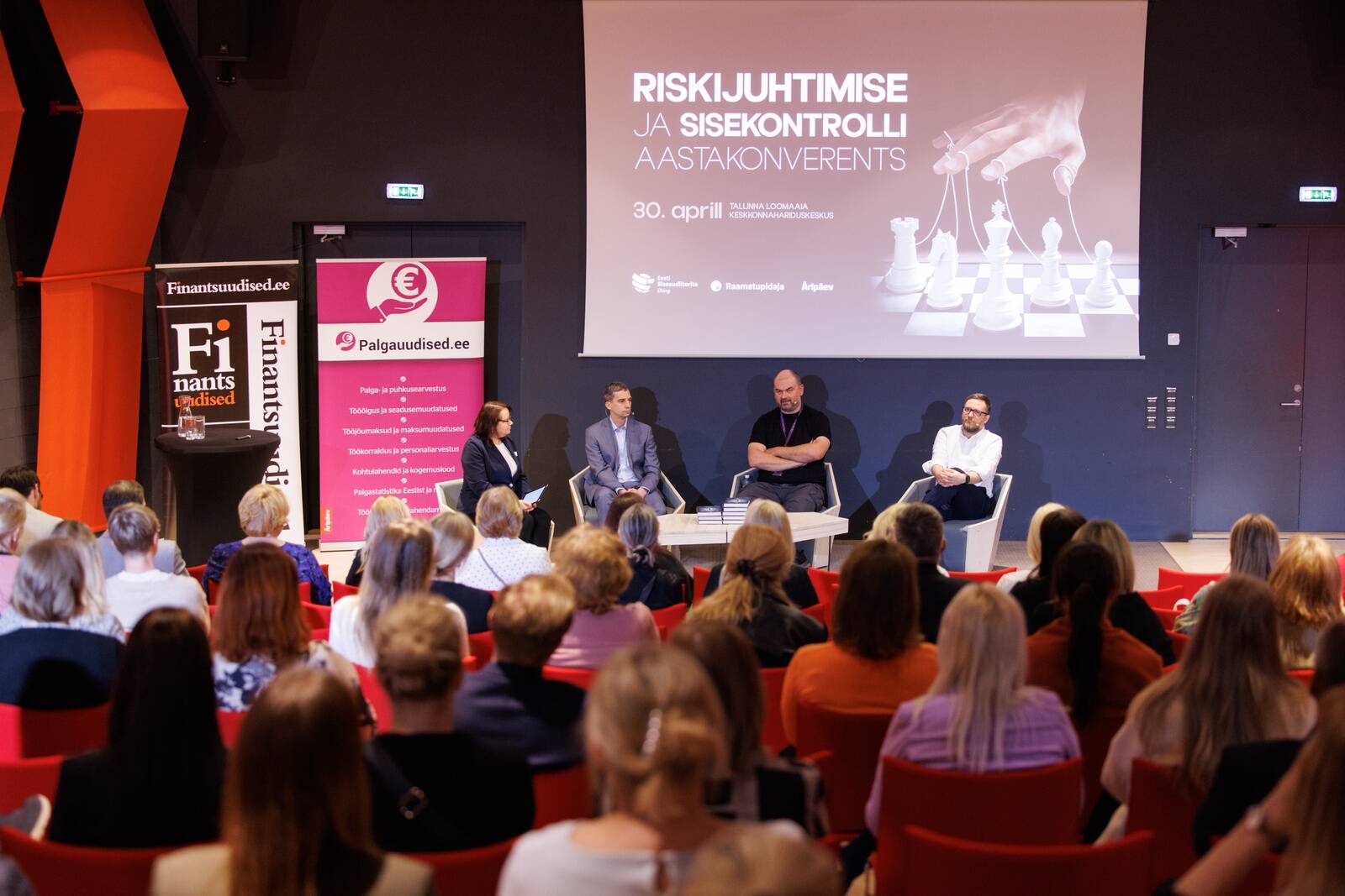 Karin Rätsepa vedamidel analüüsisid aruteluringis osalejad Telia küberturbe ekspert Raivo Melter, Telia Head of Data and Analytics Erki Pogoretski ja Ramirent Groupi siseauditi juht Andre Kaldamäe tehisintellektiga seotud riske ja väljakutseid