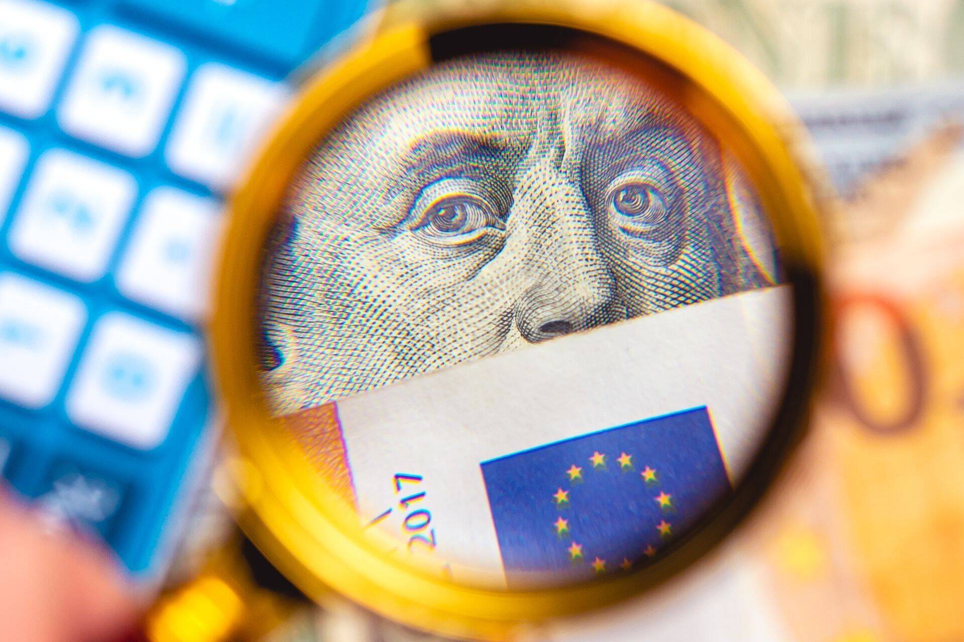 Если вы начнете каждый месяц отчислять во вторую ступень 6% своей зарплаты вместо 2%, ваша будущая пенсия вырастет примерно до 45-50% от ежемесячной зарплаты. Хотя, по мнению экспертов, этого все равно недостаточно, чтобы обеспечить комфортную старость.