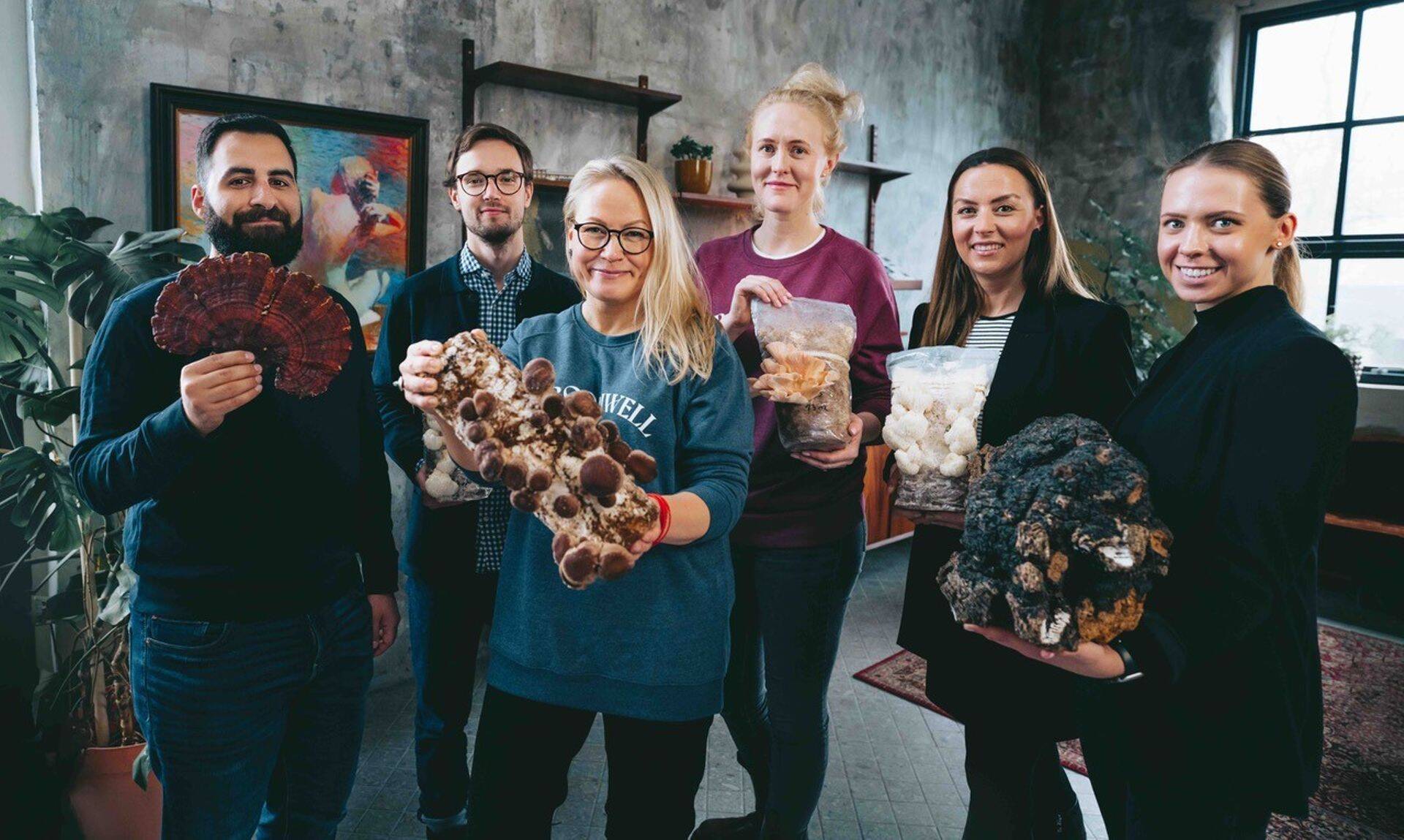 Fotol vasakult: Good Bits Studio brändingu spetsialist Mo Almutava ja AD Karl Uibo, Shroomwelli turundusjuht Kristiina Kullo, PR agentuur Baltic ID Kaia Gil, Good Bits Studio tegevjuht Tiina Marandi ja sotsiaalmeediaspetsialist Mia Brit Ots