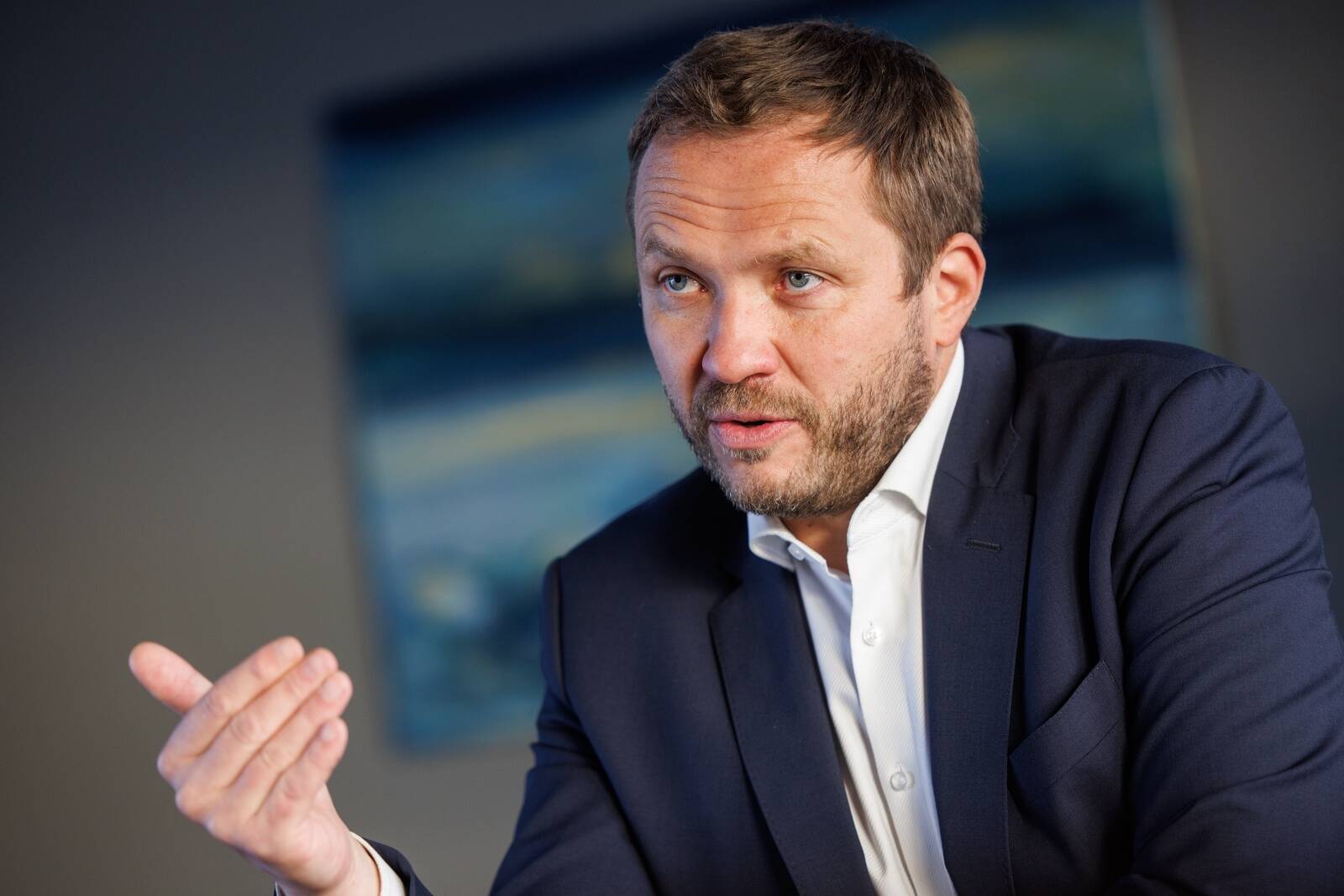 Välisminister Margus Tsahkna usub, et nõtkele riigile on suur kriis ka võimalus.