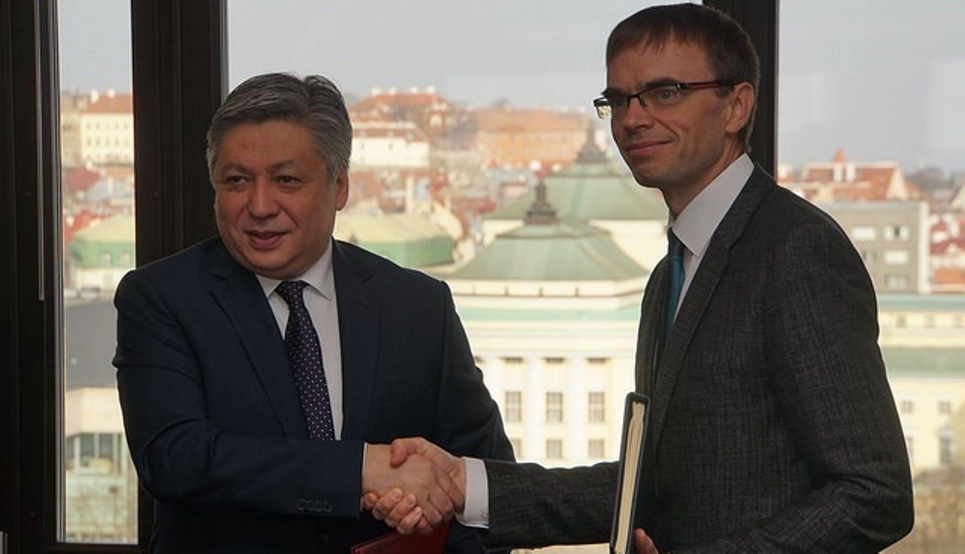Kirgiisi Vabariigi välisminister Erlan Abdyldaev ja Eesti Vabariigi välisminister Sven Mikser.