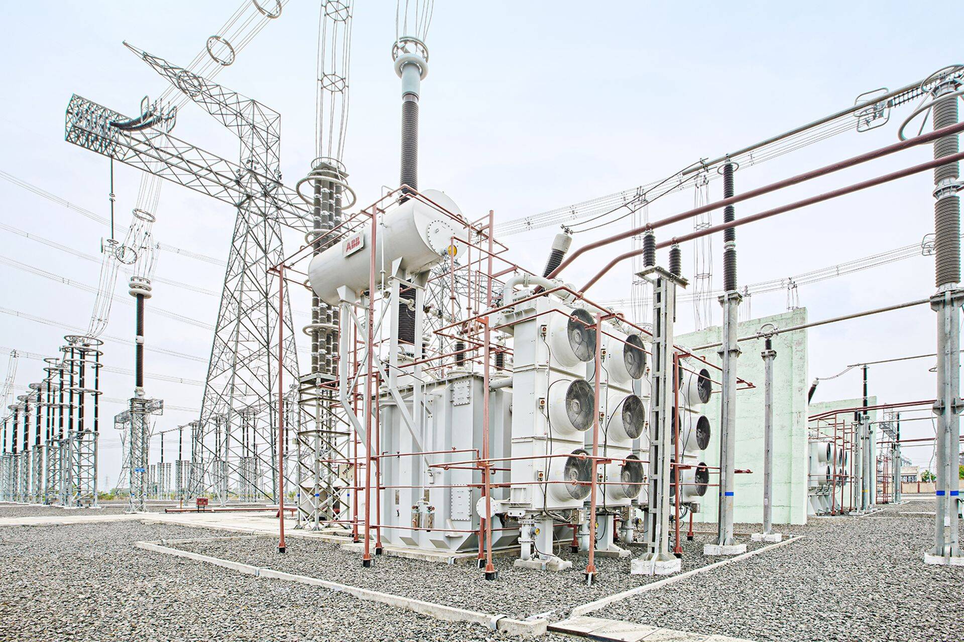 BB töötas välja, valmistas ja pingestas 1,2-miljoni voldise ultrakõrgepinge jõutrafo India 1200 kV ülekandesüsteemile