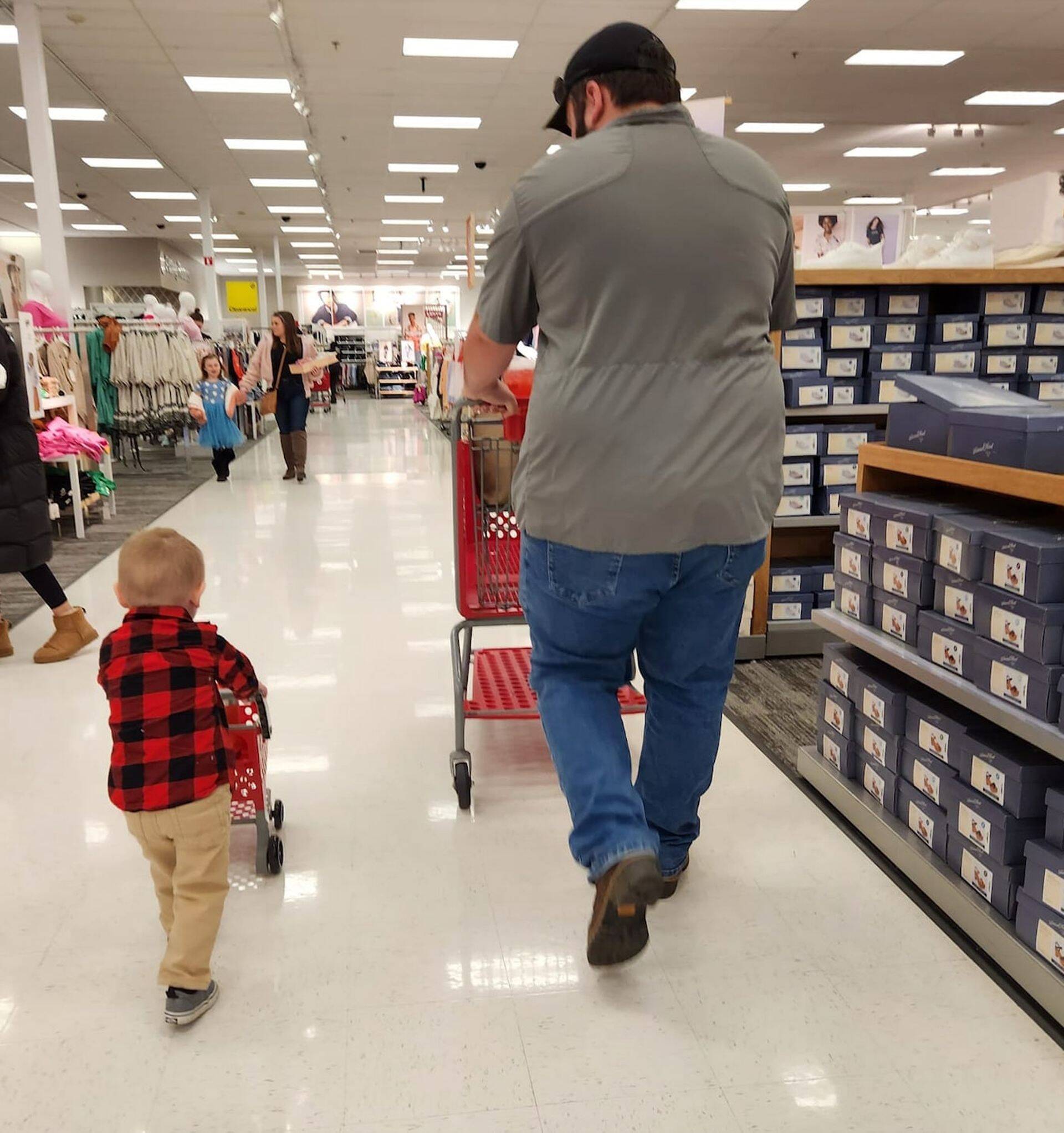 Ostjad USA kaubandusketi Targeti kaupluses.