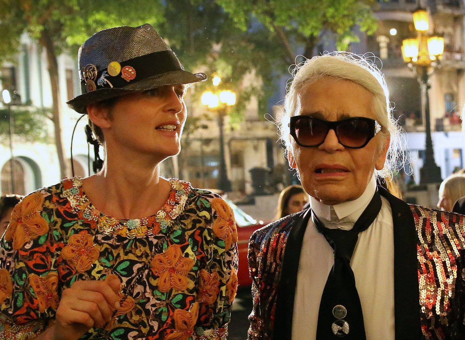 Moelooja Karl Lagerfeld peab iga hinna eest saama magada seitse tundi.