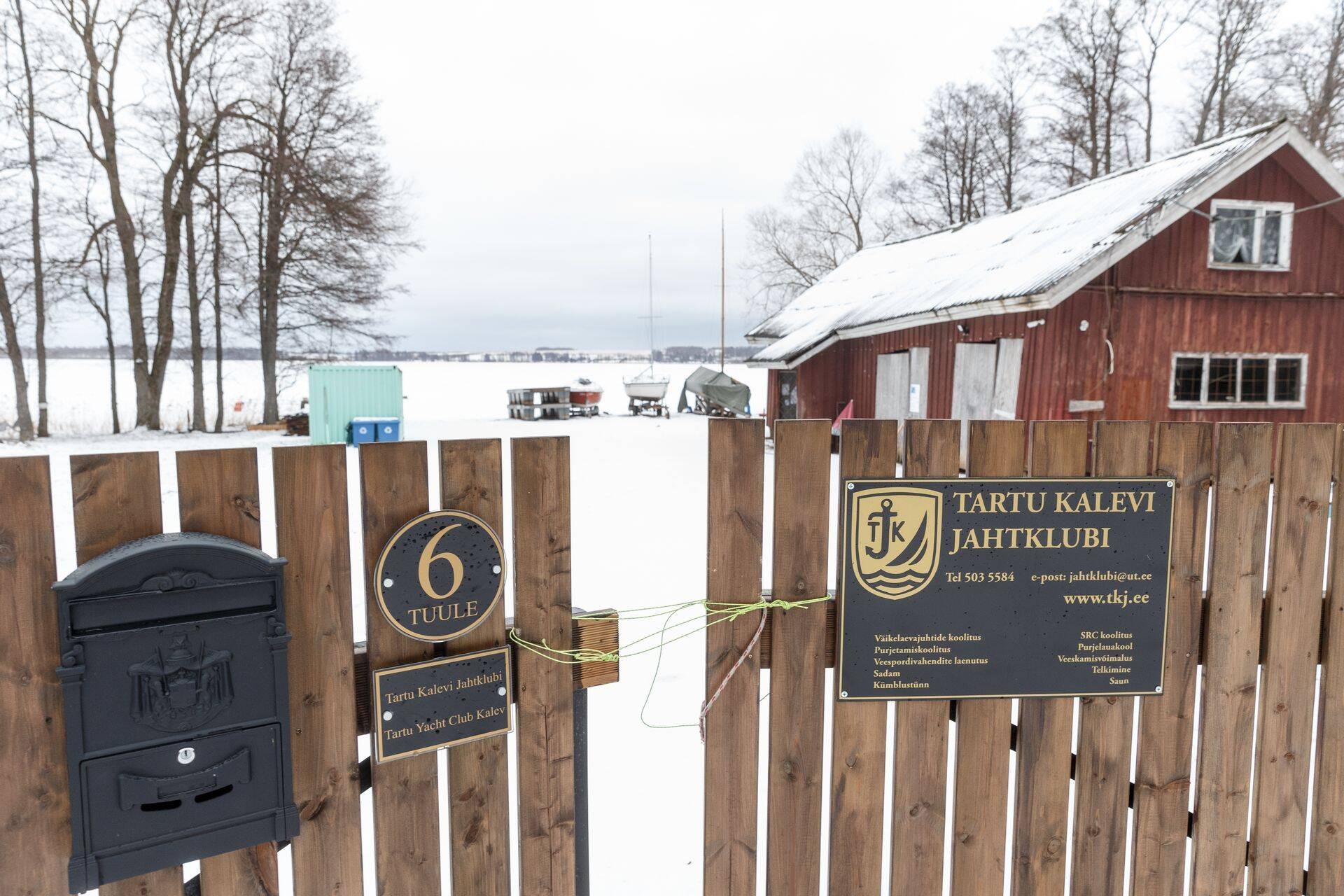 Konkureeriv jahtklubi heidab ette, et Kalevis on elu välja surnud ja purjetamisega enam õieti ei tegeleta, kalevlased eitavad seda.