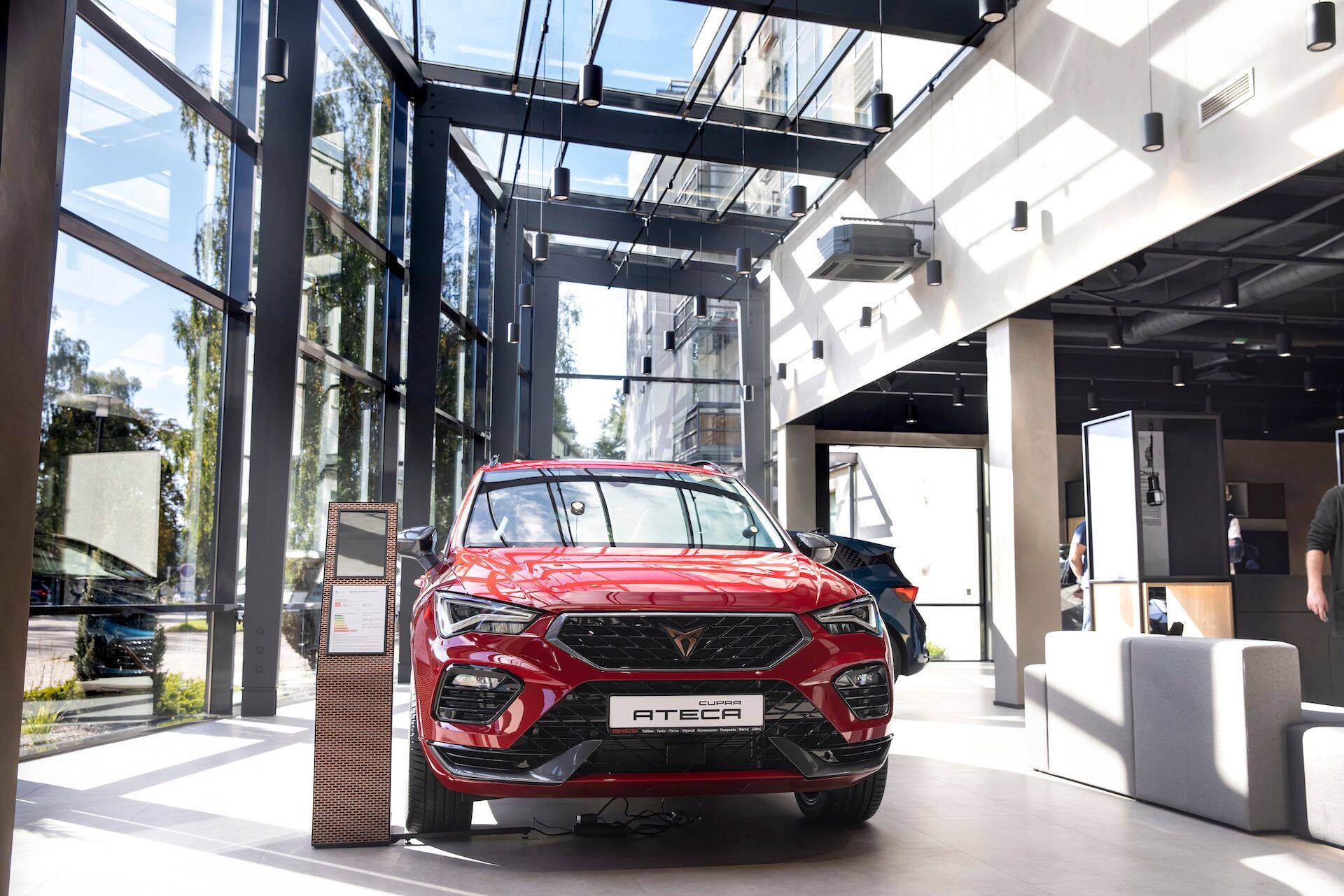 Topauto avas Tallinnas uue kontseptsiooniga autosalongi.