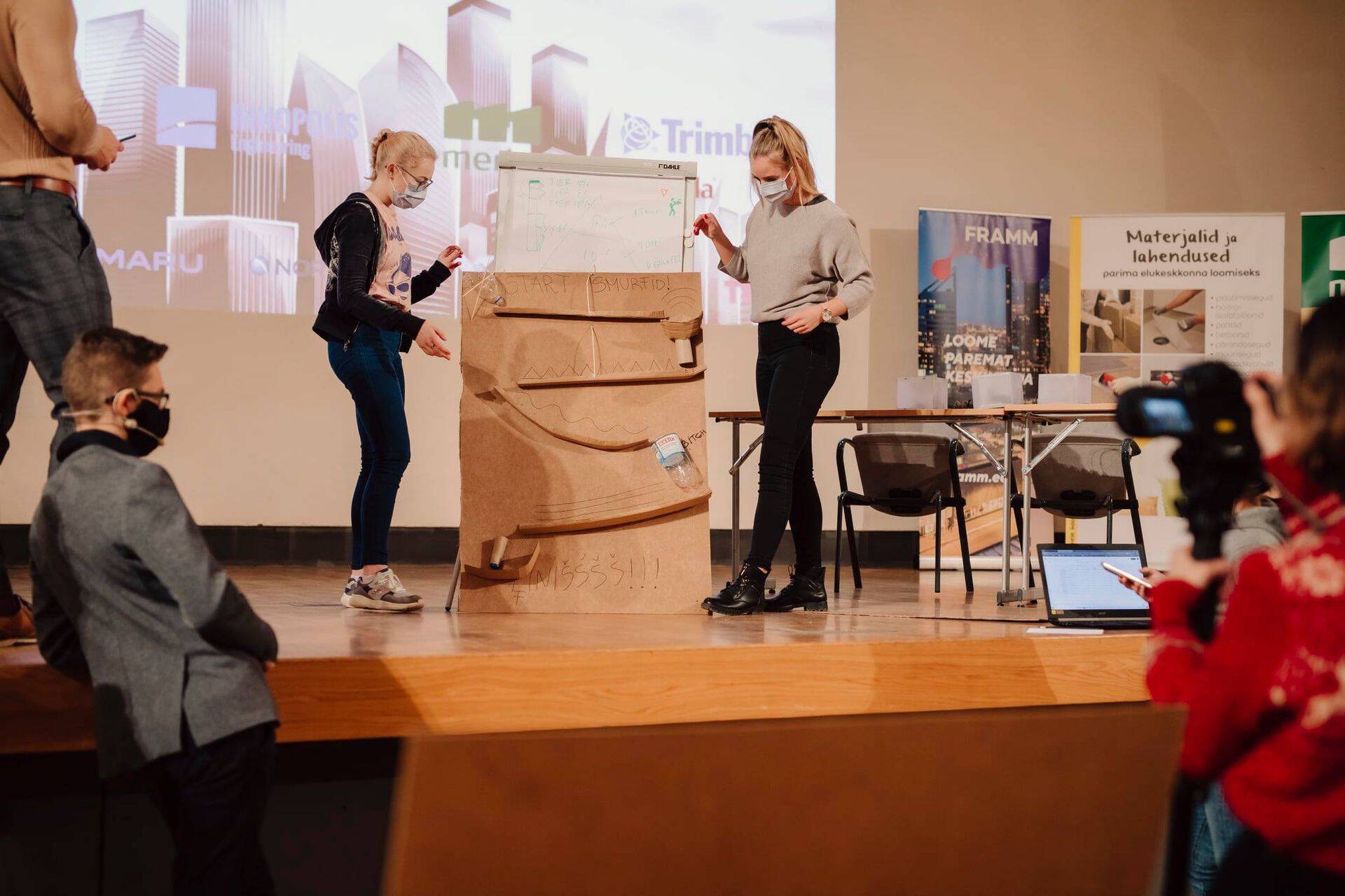 Fotomälestus eelmise aasta võistlusest, mis kuulub lisaks konverentsile sündmuse juurde.