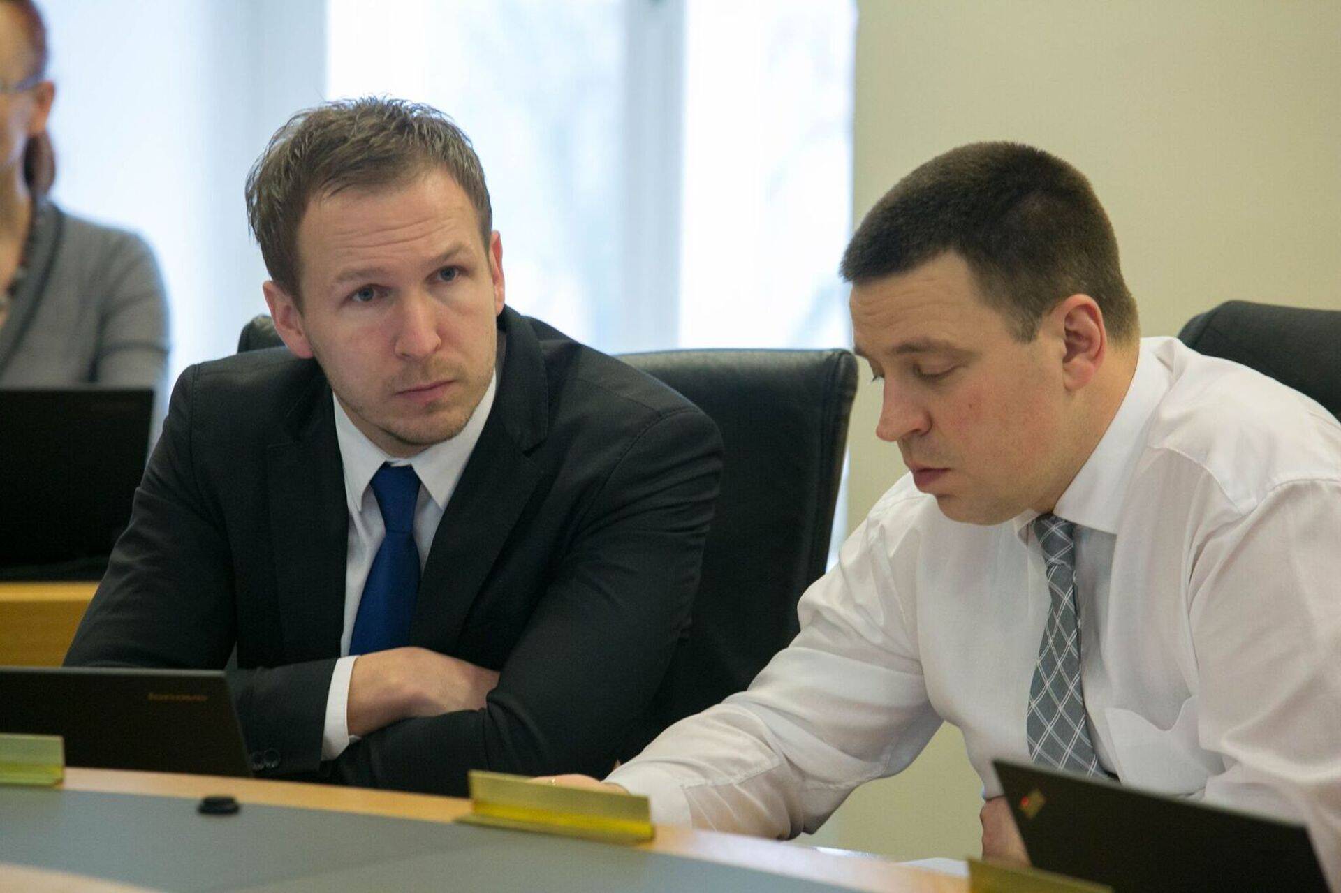 Strateegiadirektori asetäitja Hanry Kattago ja peaminister Jüri Ratas.