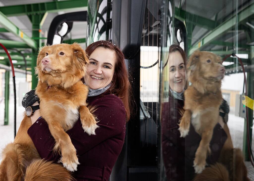 Tallinna Linnatransport AS-i finantsjuht Angela Onno liikleb pidevalt ühistranspordiga ning peab oluliseks seda, et ta töötab ettevõttes, mis teenindab inimesi ning kannab endas sotsiaalset kõlapinda.