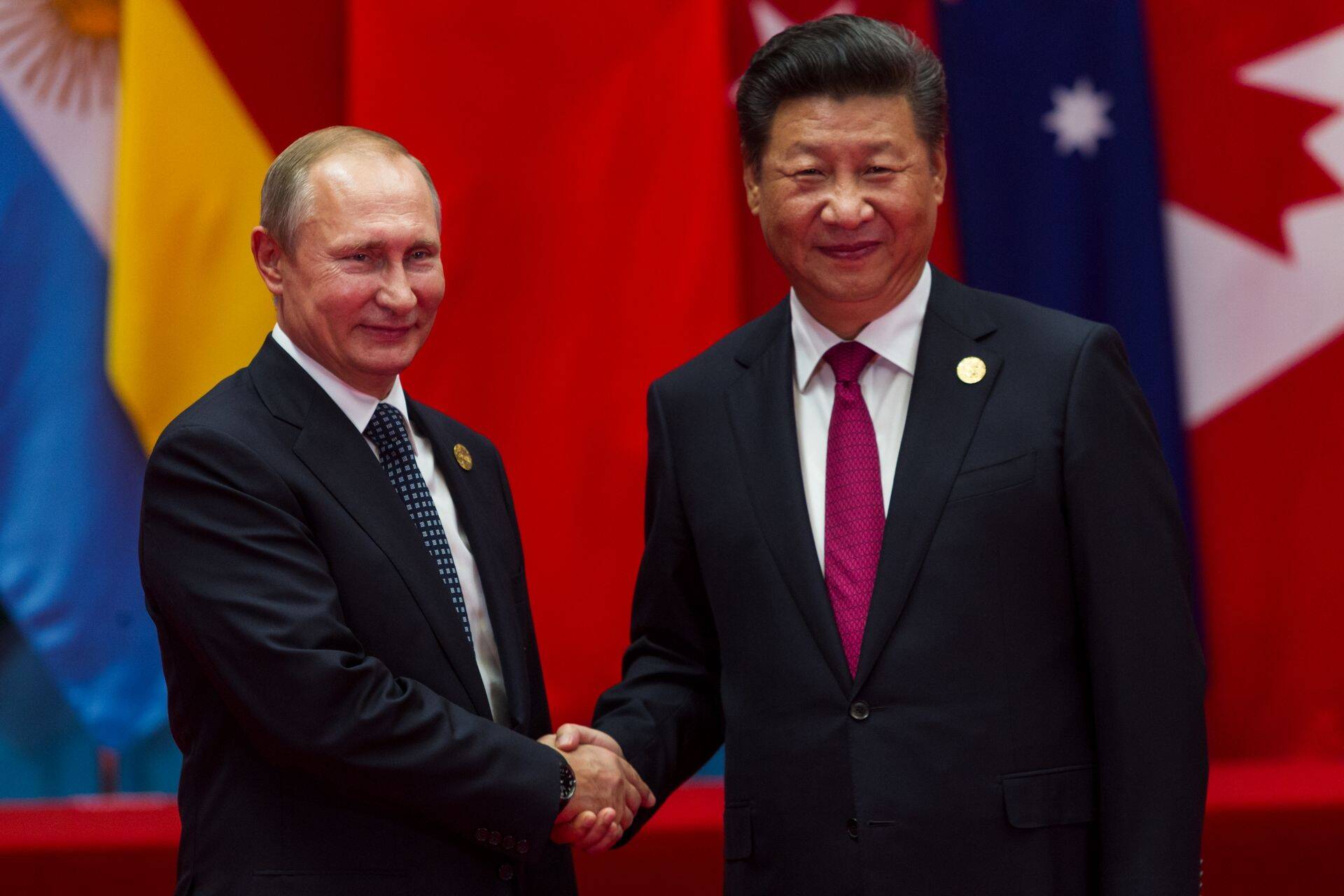 Venemaa president Vladimir Putin (vasakul) ja Hiina president Xi Jinping (paremal).