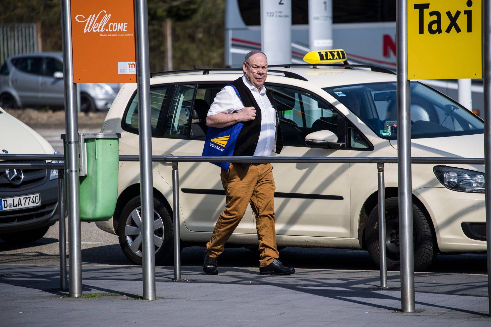 Peer Salström-Leyhi rahvusvahelise Tuletorni võrgustiku peakorter asub Tallinnas endises olümpiakomitee majas Pirita teel.