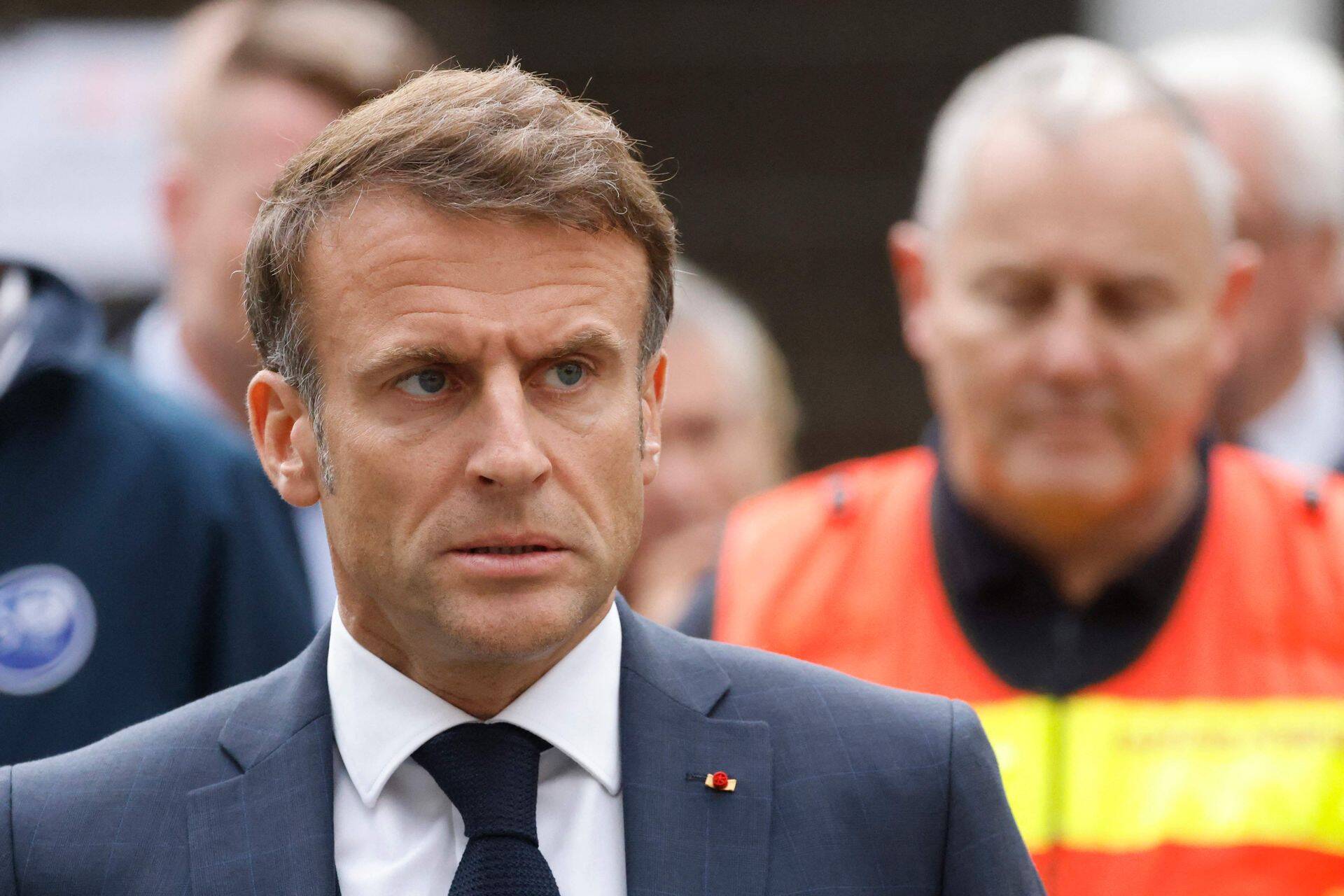 Эмманюэль Макрон делает заявление после атаки с ножом в лицее в Аррасе 13 октября 2023 года.