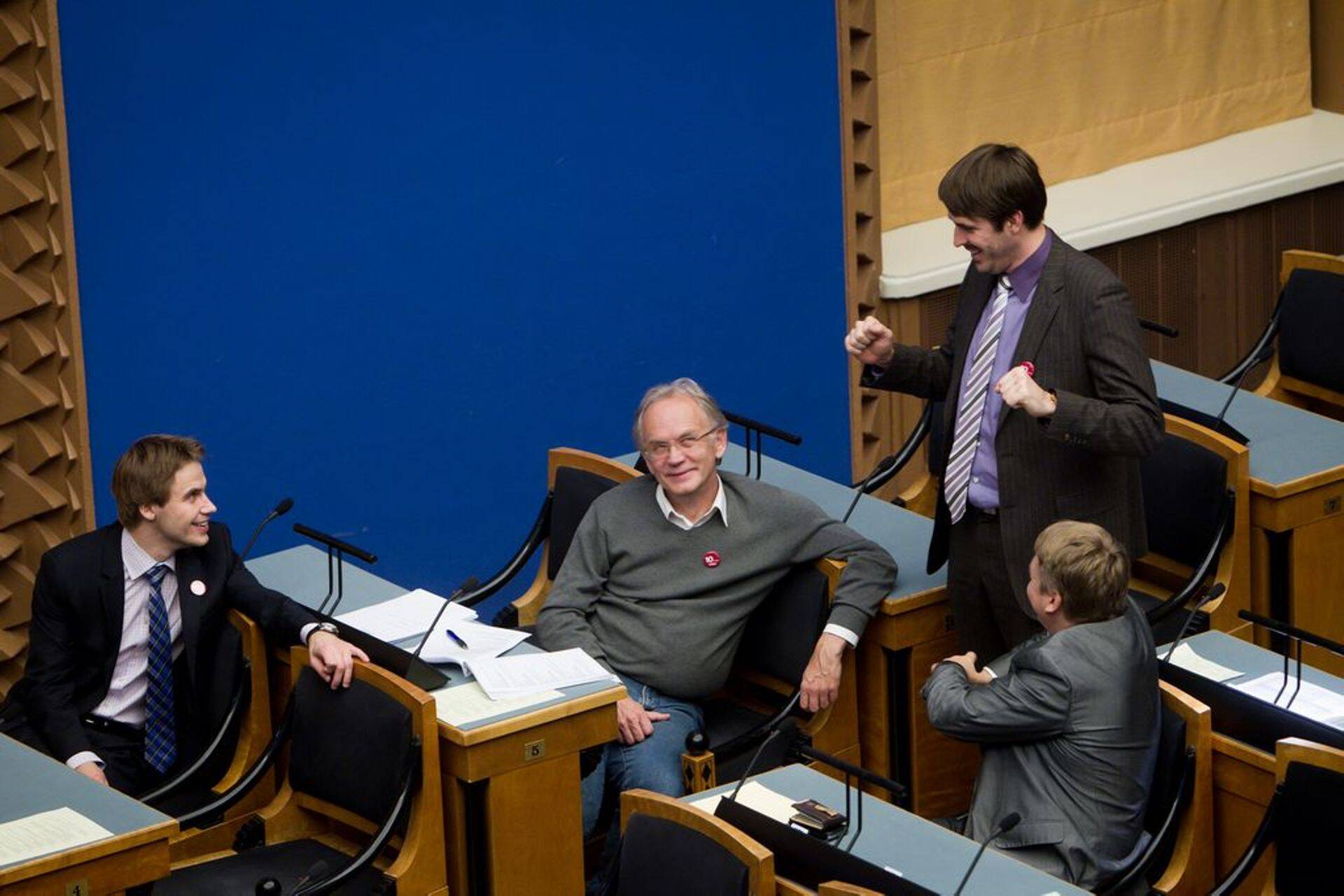 Sotsiaaldemokraadist rahanduskomisjoni juhi Rannar Vassiljevi (vasakult esimene) sõnul sai komisjoni toetuse 540 projekti, mida rahastatakse riigieelarvest ühekordse toetusena.