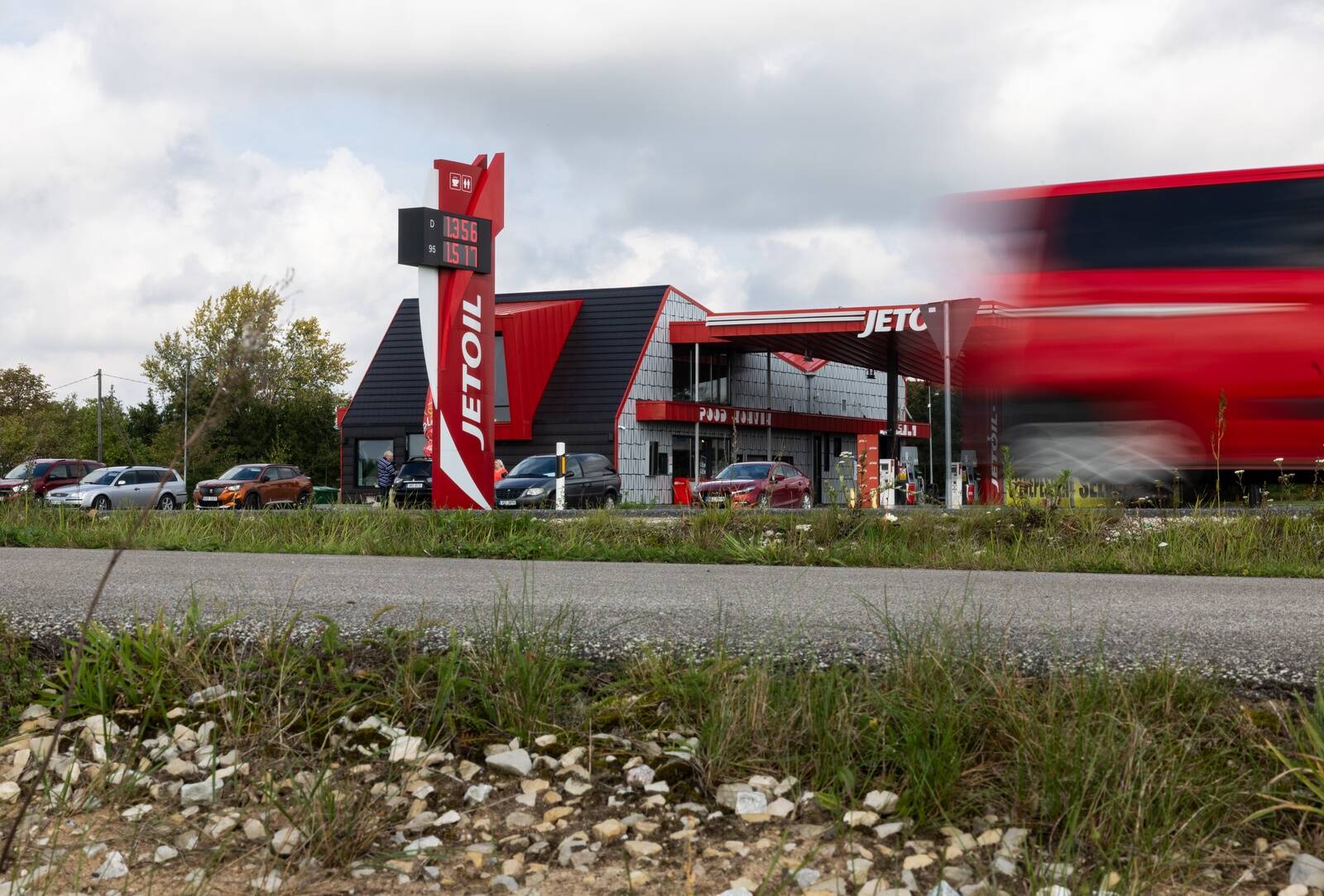 Заправки Jetoil снова вызвали жалобы у водителей.