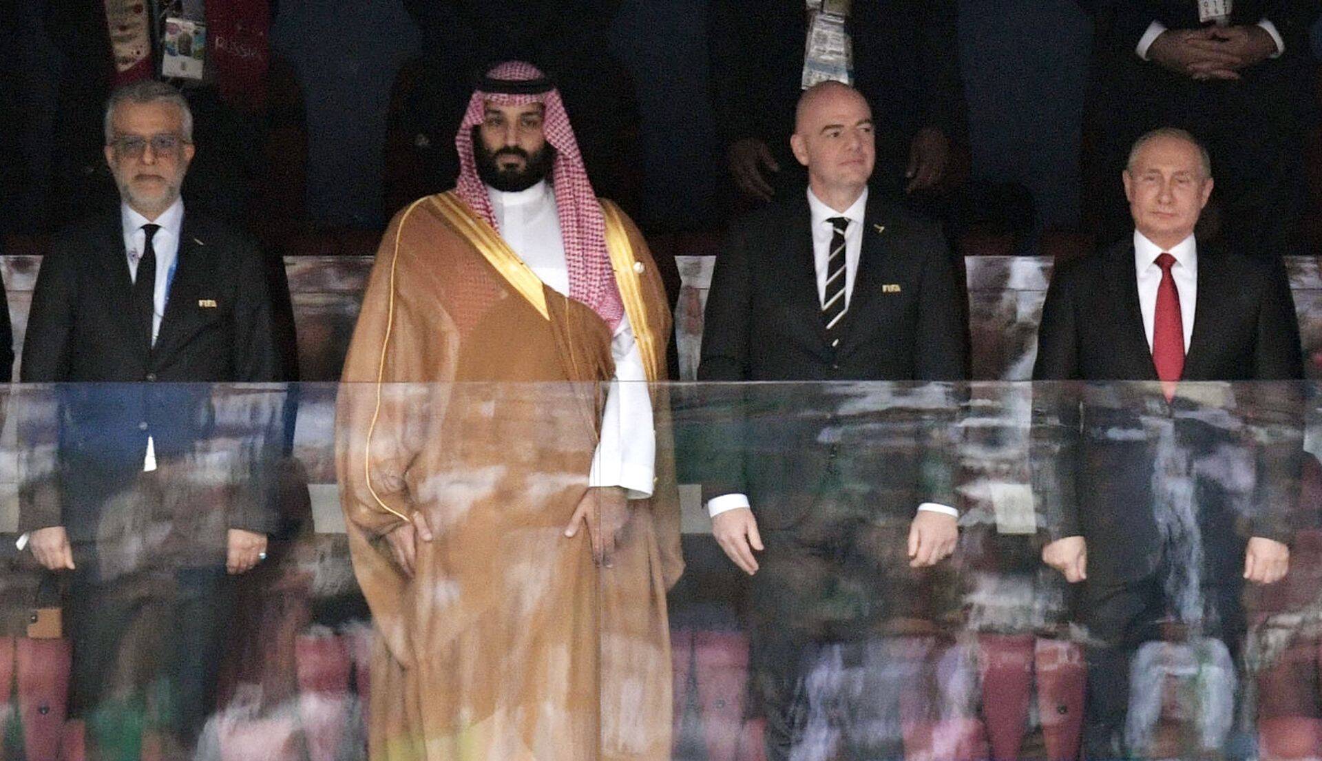 Aasia Jalgpalli Konföderatsiooni president ja šeik Salman Bin Ibrahim Al-Khalifa (vasakul), Saudi Arabia kroonprints Mohammad bin Salman (vasakult teine), FIFA president Gianni Infantino (paremalt teine) and Venemaa president Vladimir Putin (paremal).