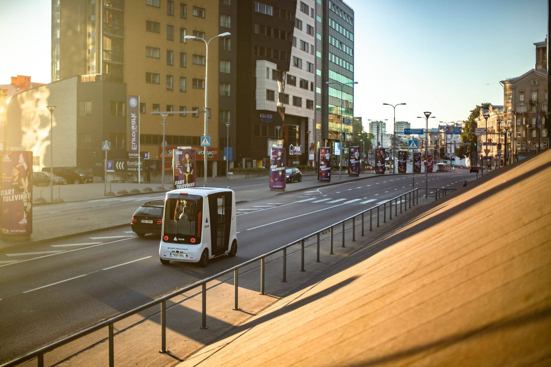 Auve Techi isejuhtiv buss.