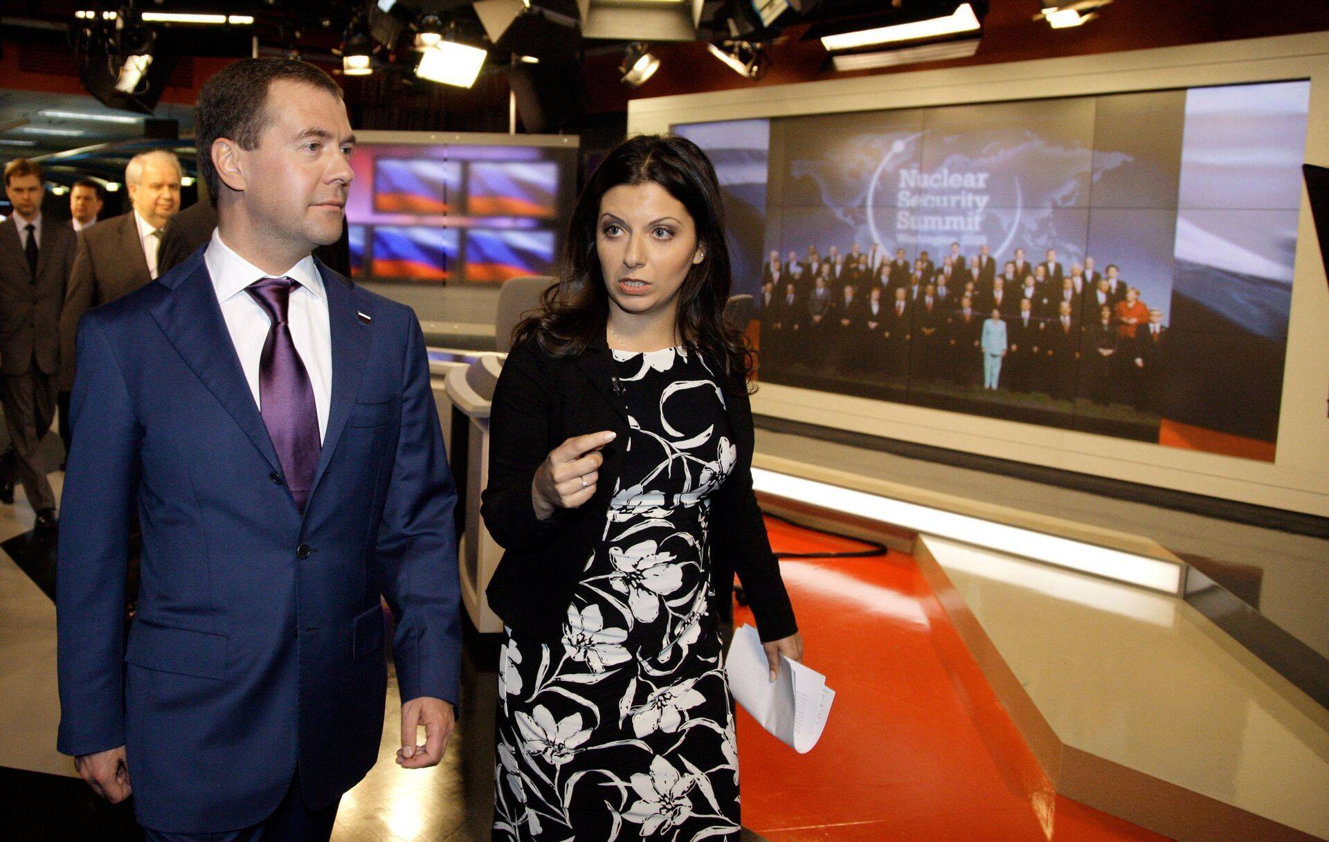 Venemaa peaminister Dmitri Medvedev ja propagandakanali RT peatoimetaja Margarita Simonjan.