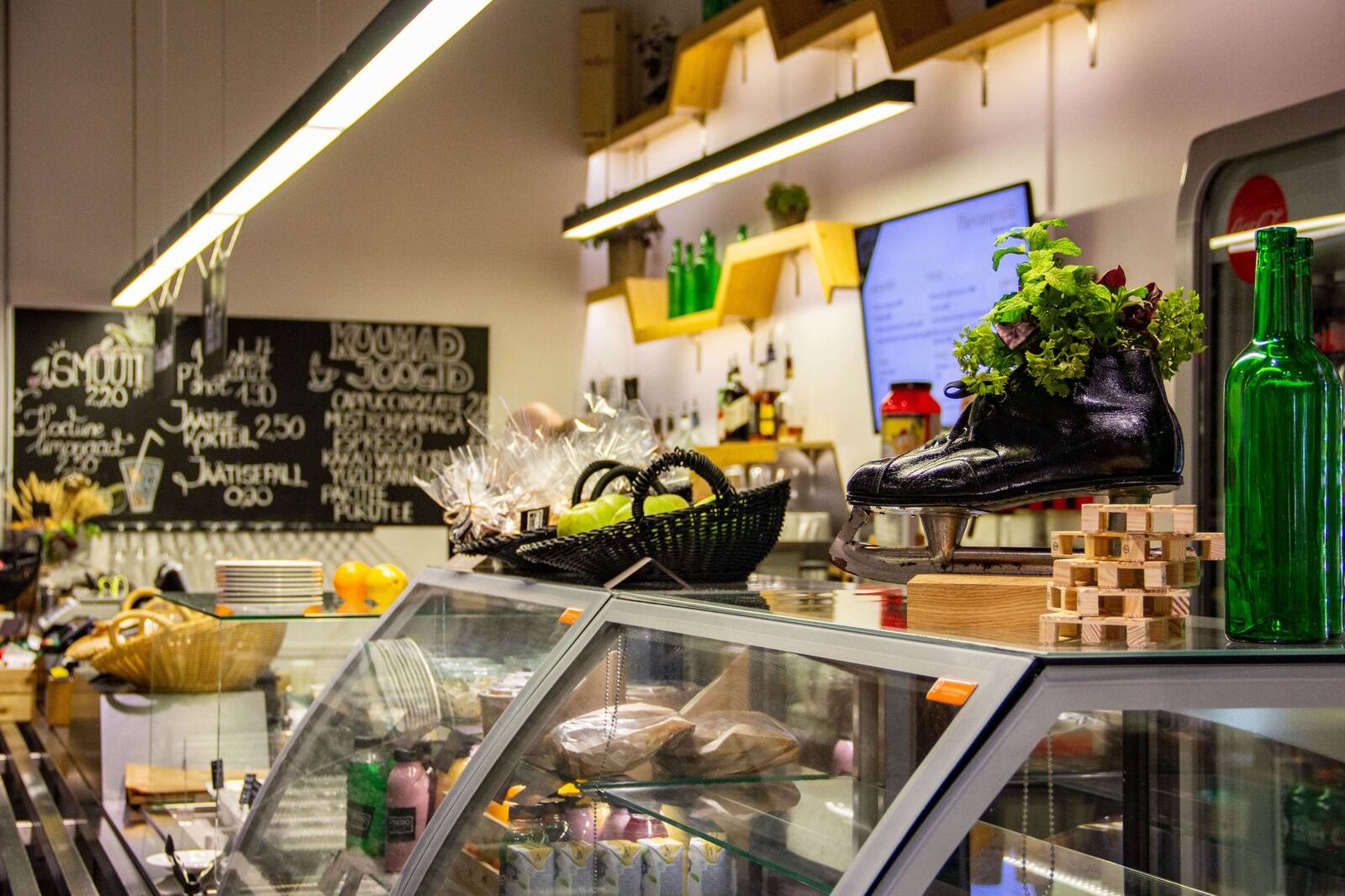 По словам совладельца Fredo Даниэля Антонова, с учетом роста цен на продукты в торговых сетях стоимость еды в кафе-столовых в 2023 году могла конкурировать с расходами на домашнюю пищу. На фото ресторан Fredo Tondi.