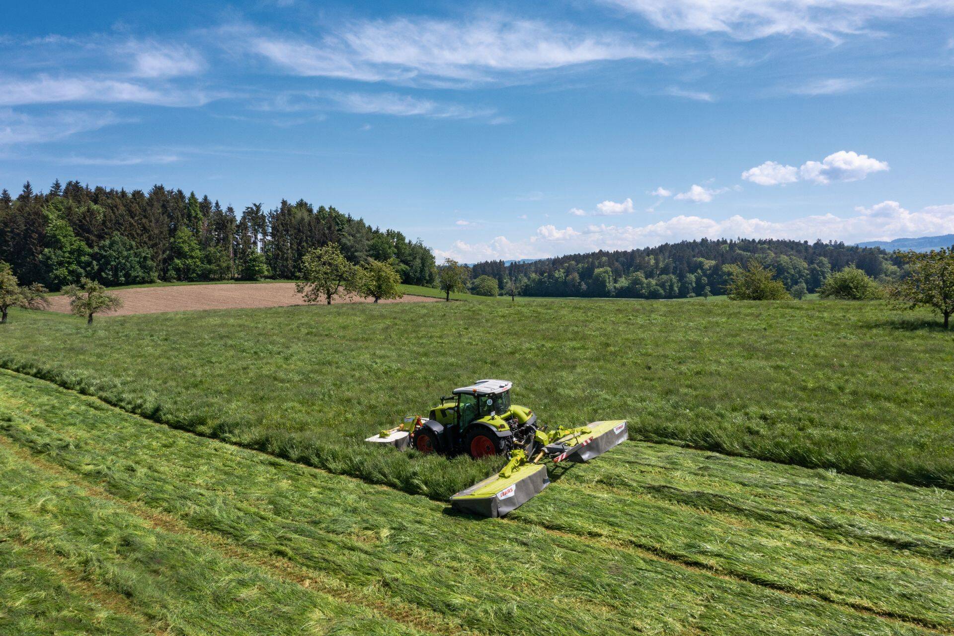 DISCO 8500, 9200 ja 1010 on võimsad suure laiusega niidukid ilma muljurita.