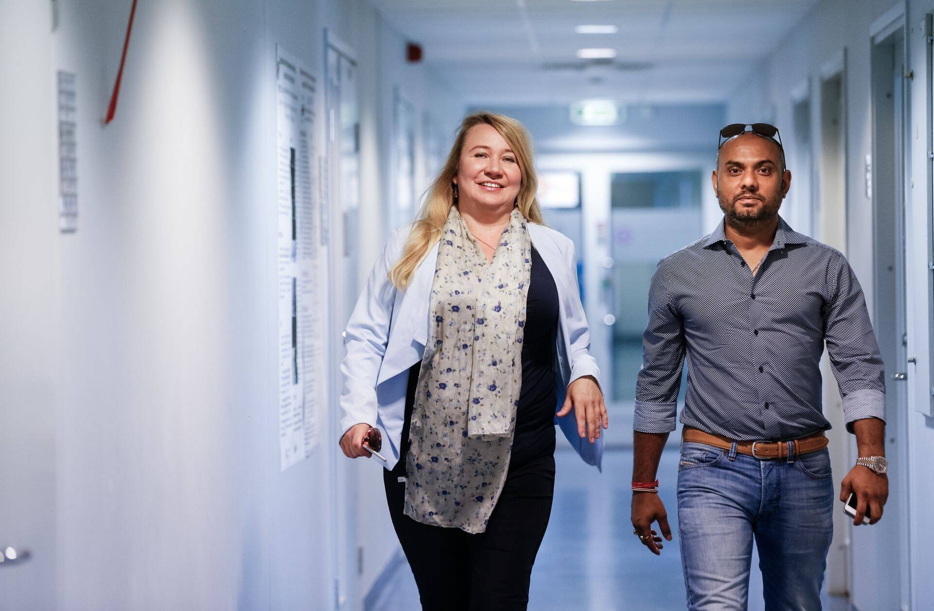 Riin Ehin (vasakul) ja Rakesh Pandey Bravo Pharmast tahavad vähiuuringute tehnoloogia arenduskeskust pankrotist päästa.
