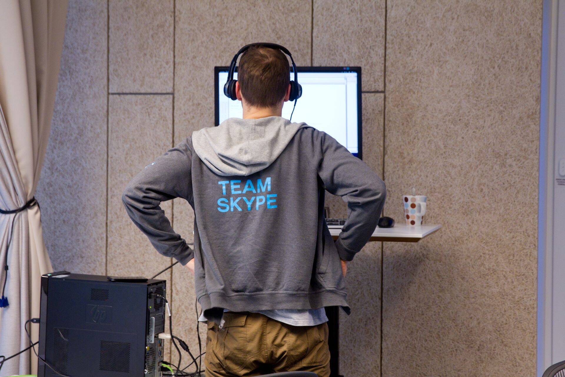 Kaugtöö tegemisel kasutatakse tihemini ka suhtlusprogramme, et pidada virtuaalseid koosolekuid.