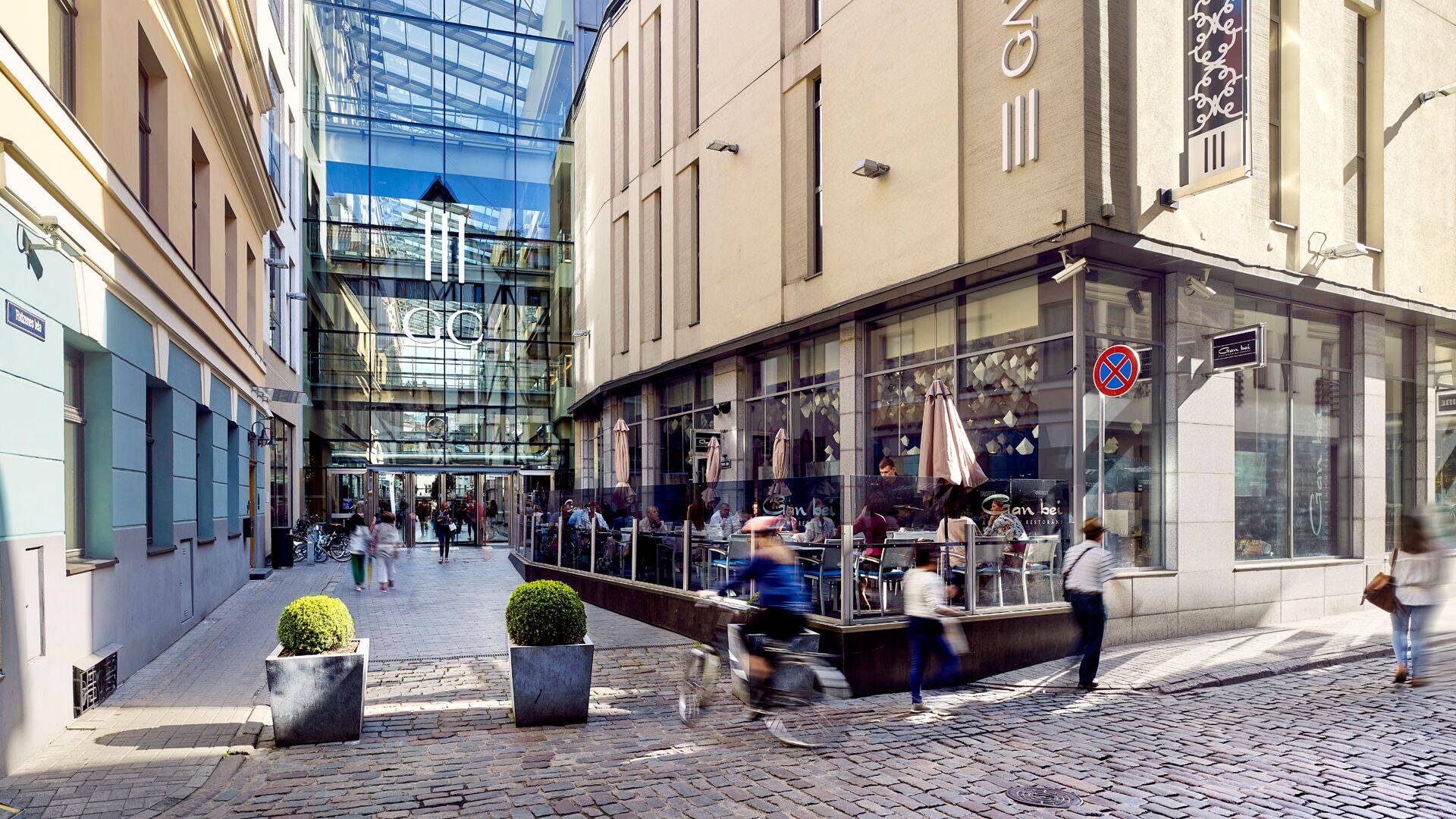 Pärast renoveerimist sai Galerija Centrs Balti riikide esimeseks klaasfassaadiga kaubanduskeskuseks