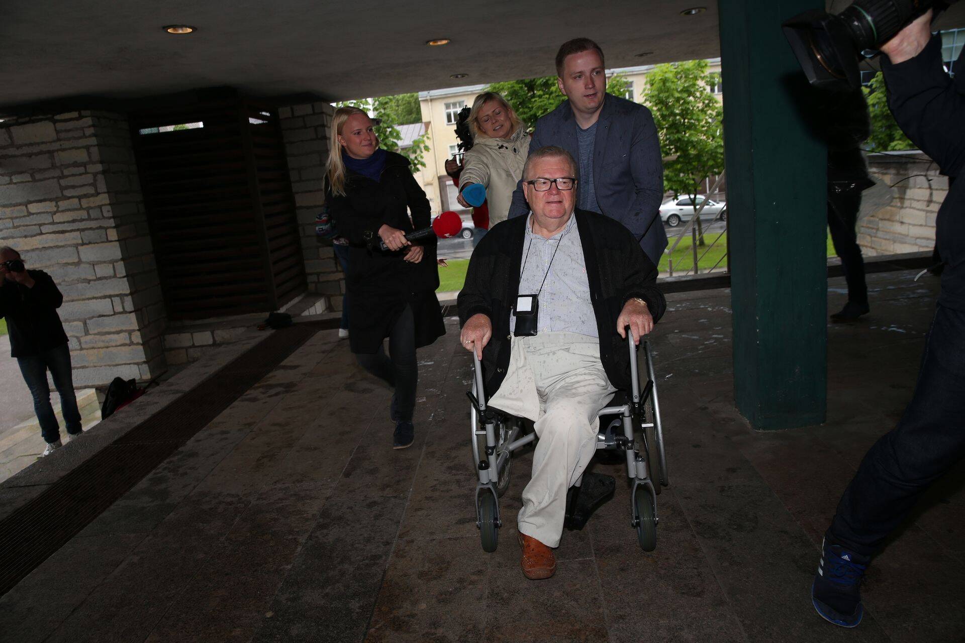Edgar Savisaar täna kohtus.