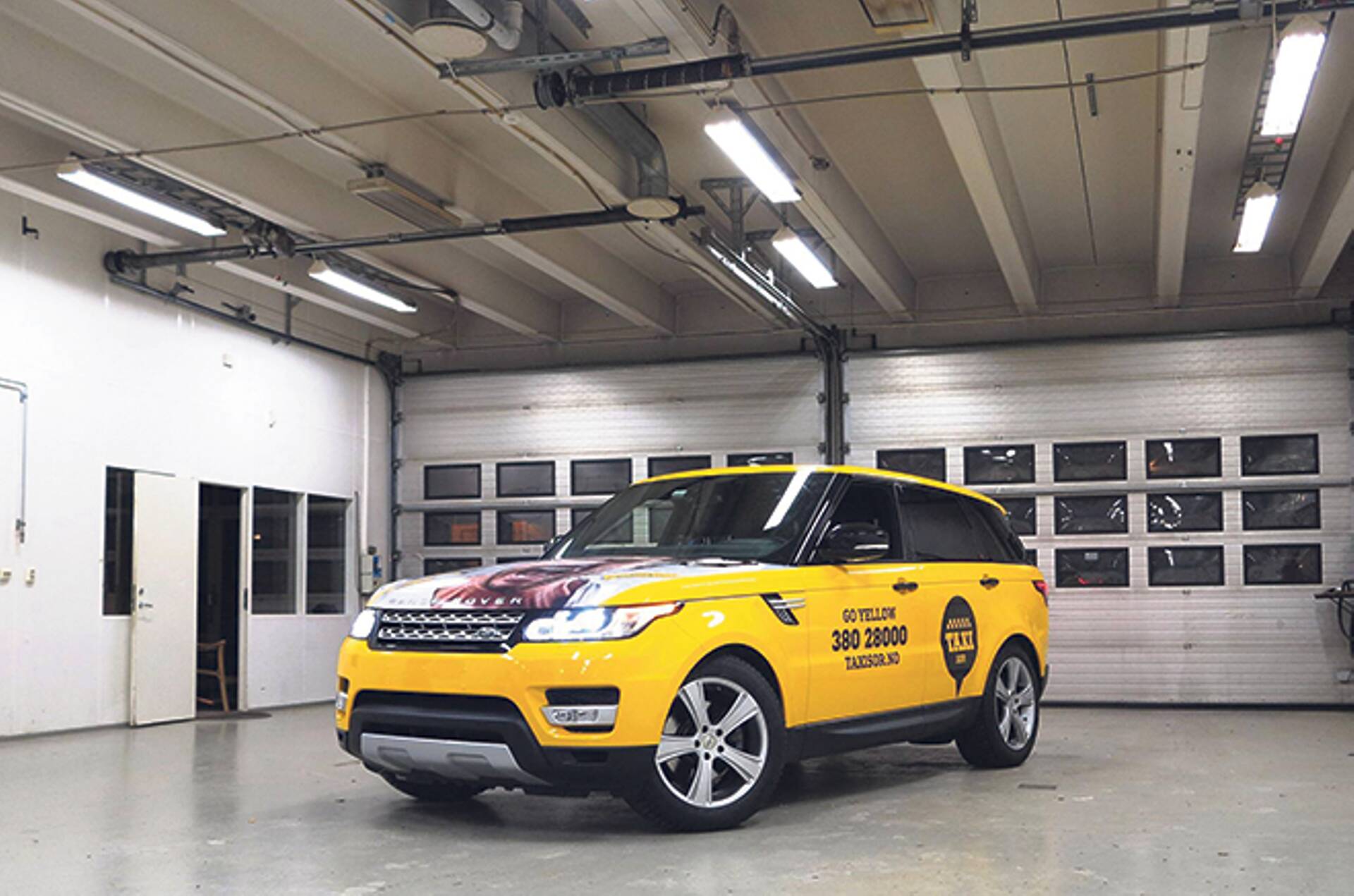 Volume Design pakub eri lahendusi autodele, nii üleni kui ka osaliselt katmiseks. Autot saab katta logo ja ka reklaamtekstidega ettevõtte tunnusvärvides.