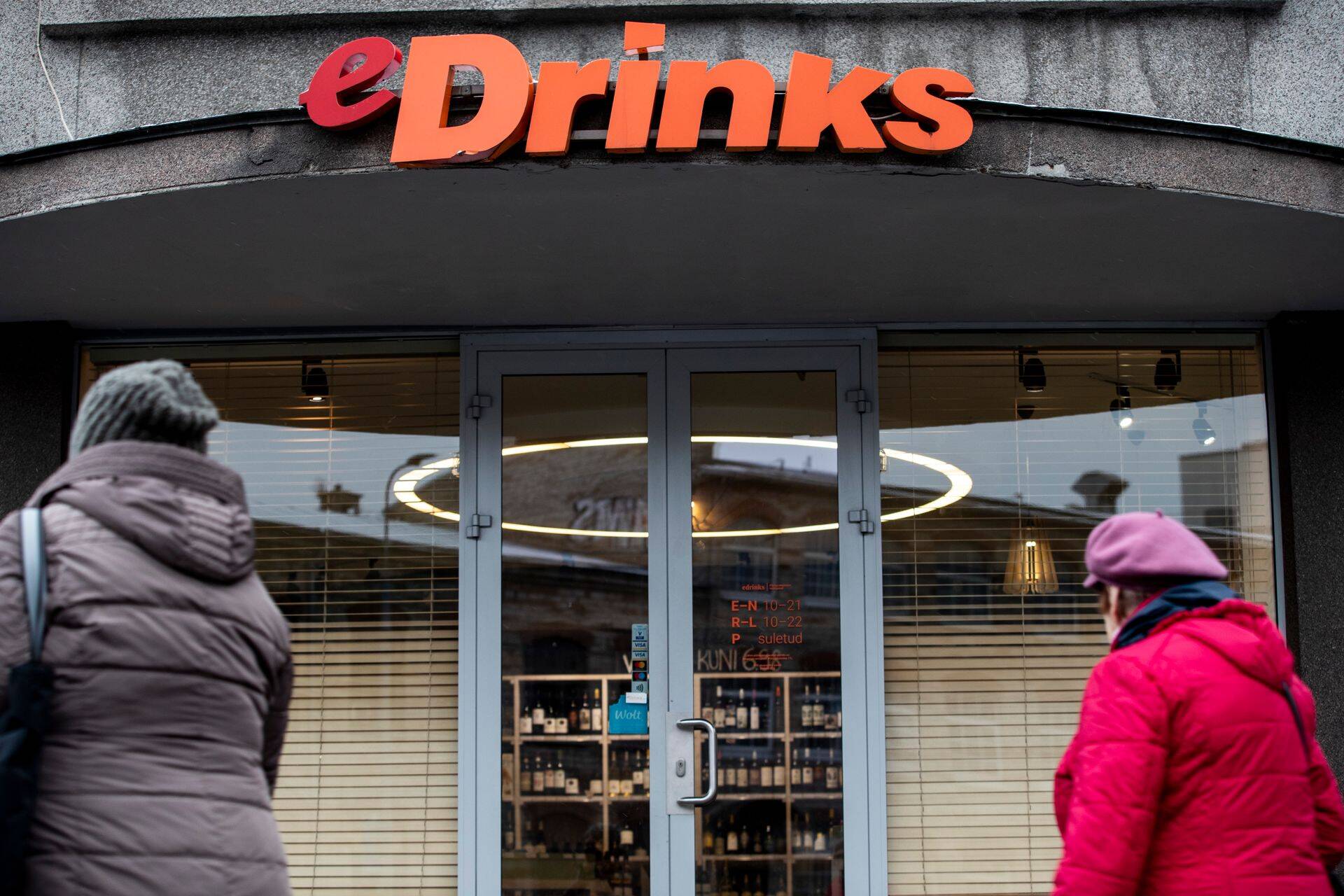 eDrinksi üks alkoholipood asub Pärnu maantee viadukti juures.
