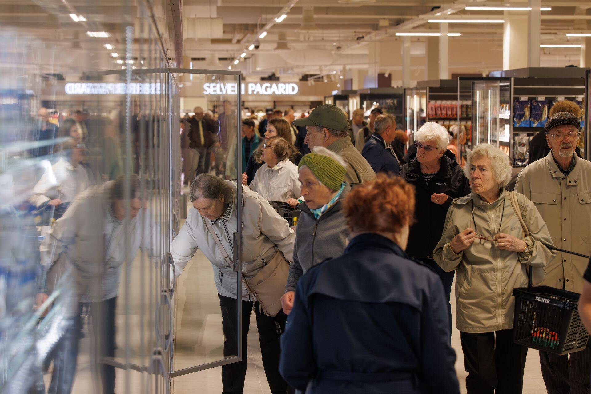 Tarbijad jooksevad poes tormi kampaaniatoodetele