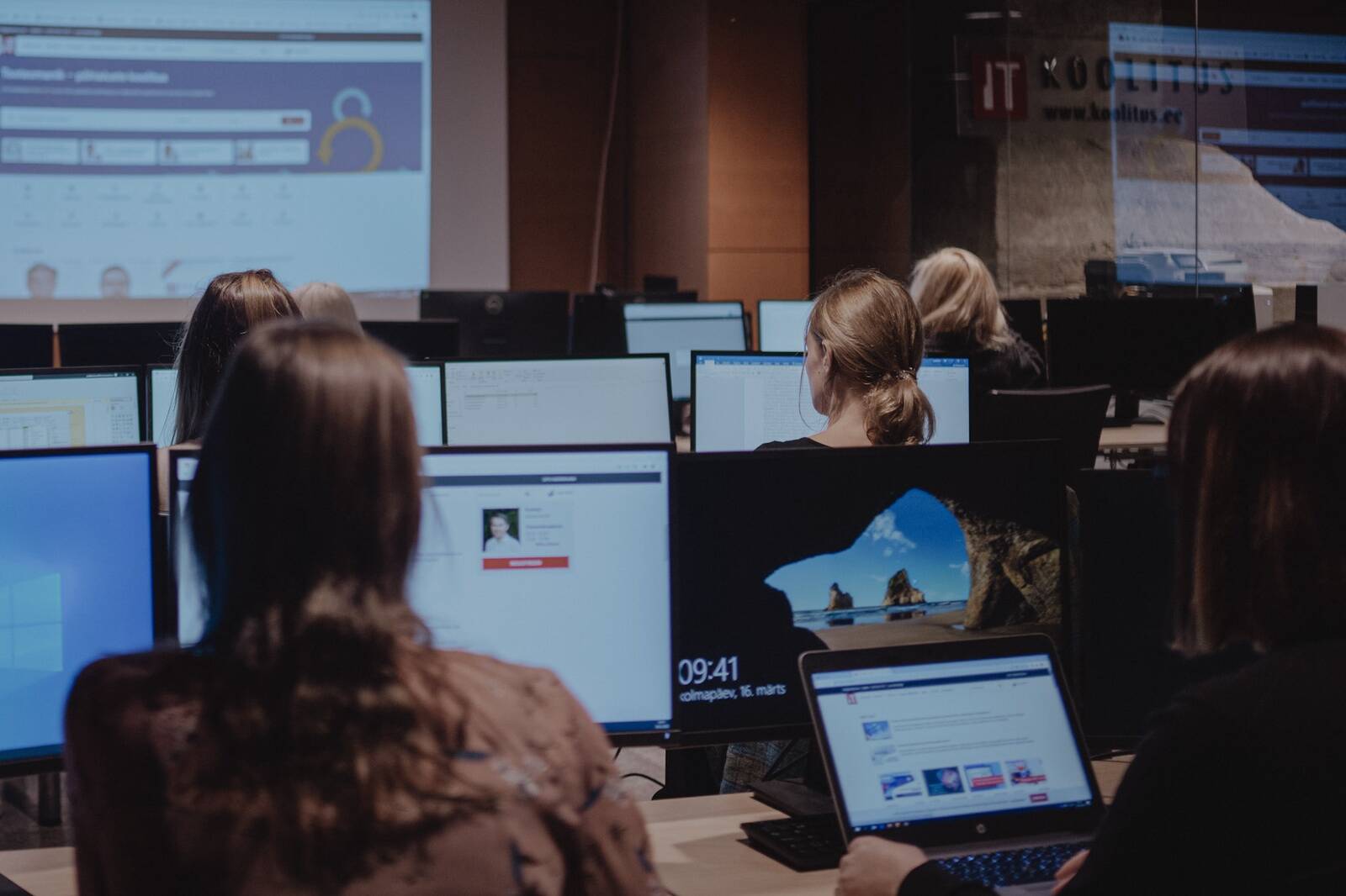 Küberturbejuhi kooli on oodatud nii organisatsioonide praegused kui ka tulevased infoturbejuhid ning infoturbe eest vastutavad isikud, sh infoturbe teenuse sissetellimise eest vastutajad.
