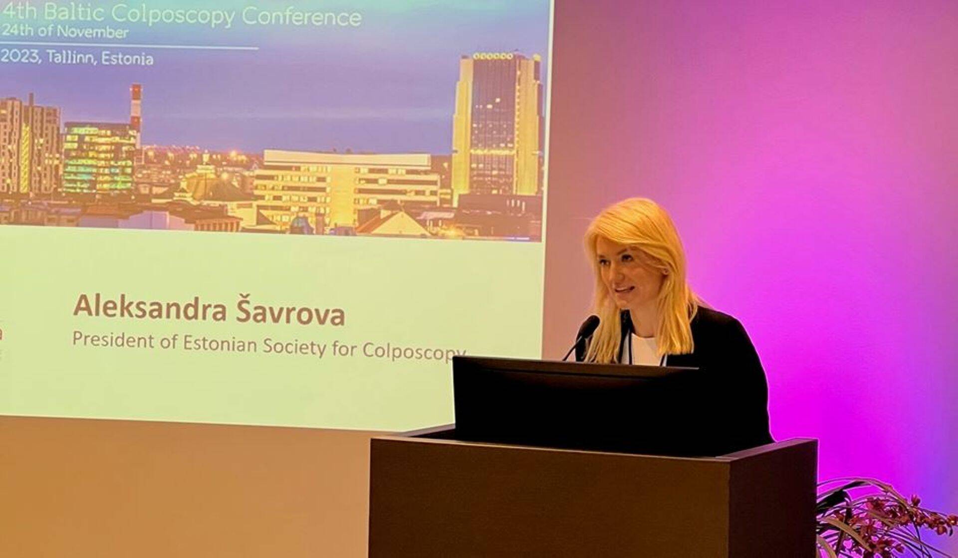 Doktor Aleksandra Šavrova konverentsi avamas.