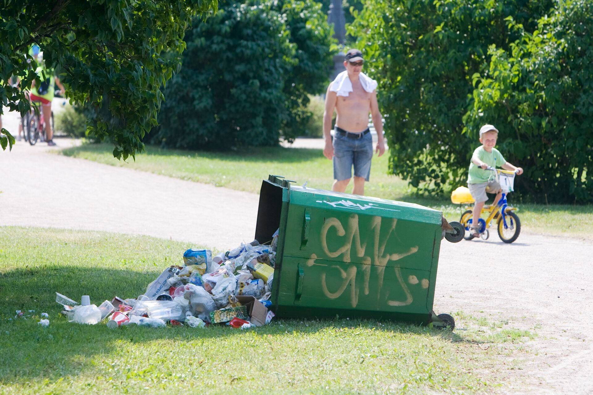 Tühjendamist ootav prügikast
