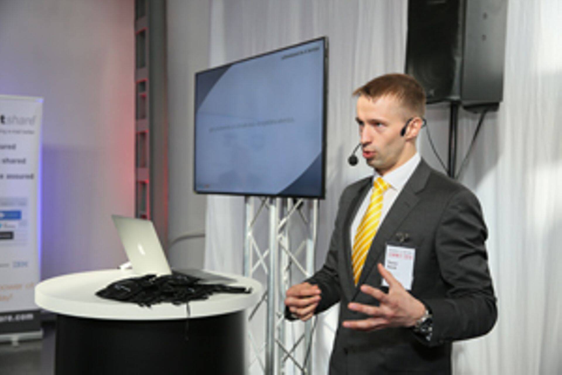 Тауно Телвик на саммите "Интернет и информационная безопасность 2016". В этом году компания Võrguvara проводит форум "Интернет и информационная безопасность 360°", который состоится 5 октября 2017 года в Mektory".