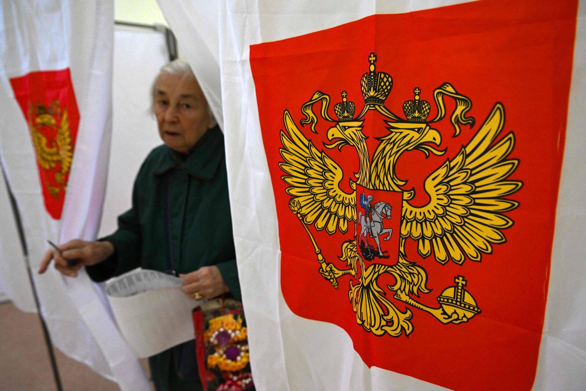В общей сложности выборы разного уровня состоятся в 82 российских регионах, в них имеют право участвовать более 44 млн избирателей.