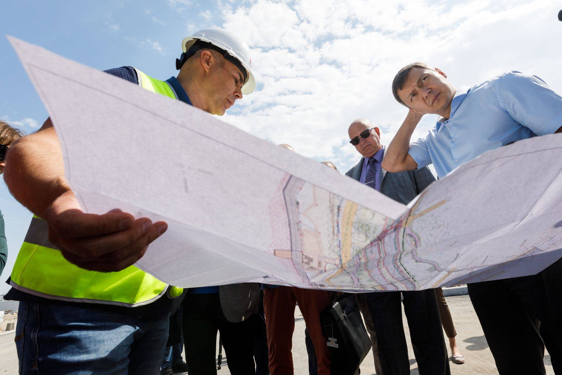 Tallinna linnapea Mihhail Kõlvart (paremal) ei anna praegu Tallinna peatänava projektile heakskiitu.